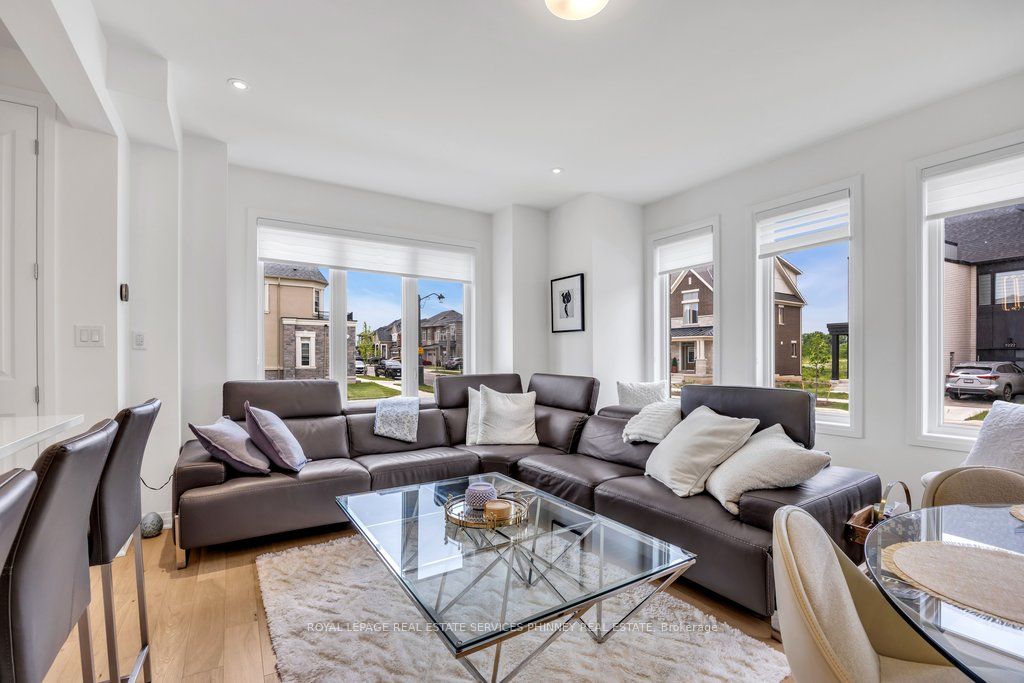9 Crown Gate, Oakville, ON L6M 0W8 photo 3