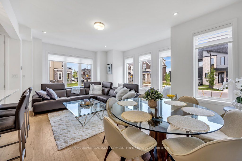 9 Crown Gate, Oakville, ON L6M 0W8 photo 4