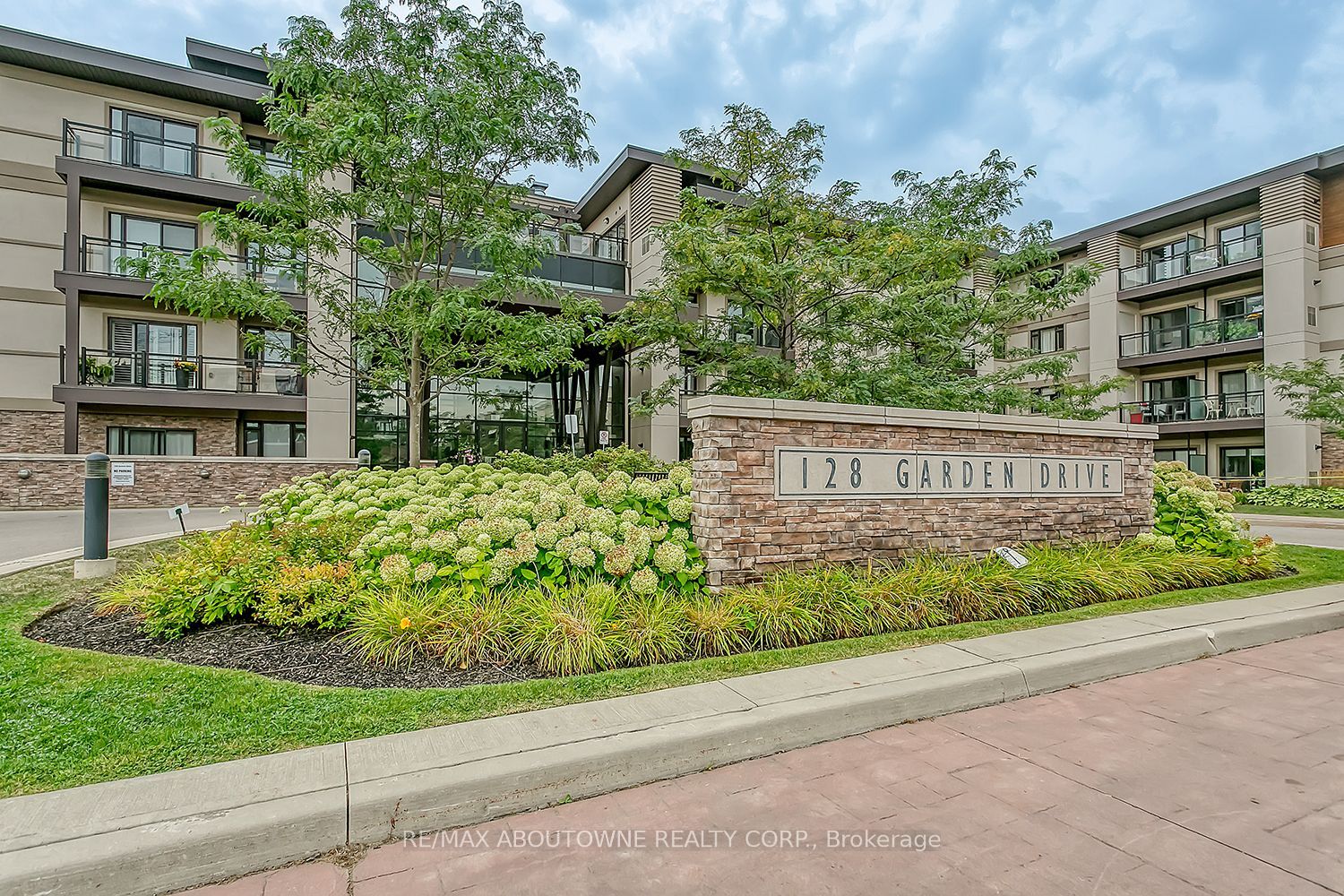 128 Garden Drive 406, Oakville, ON L6K 0H7