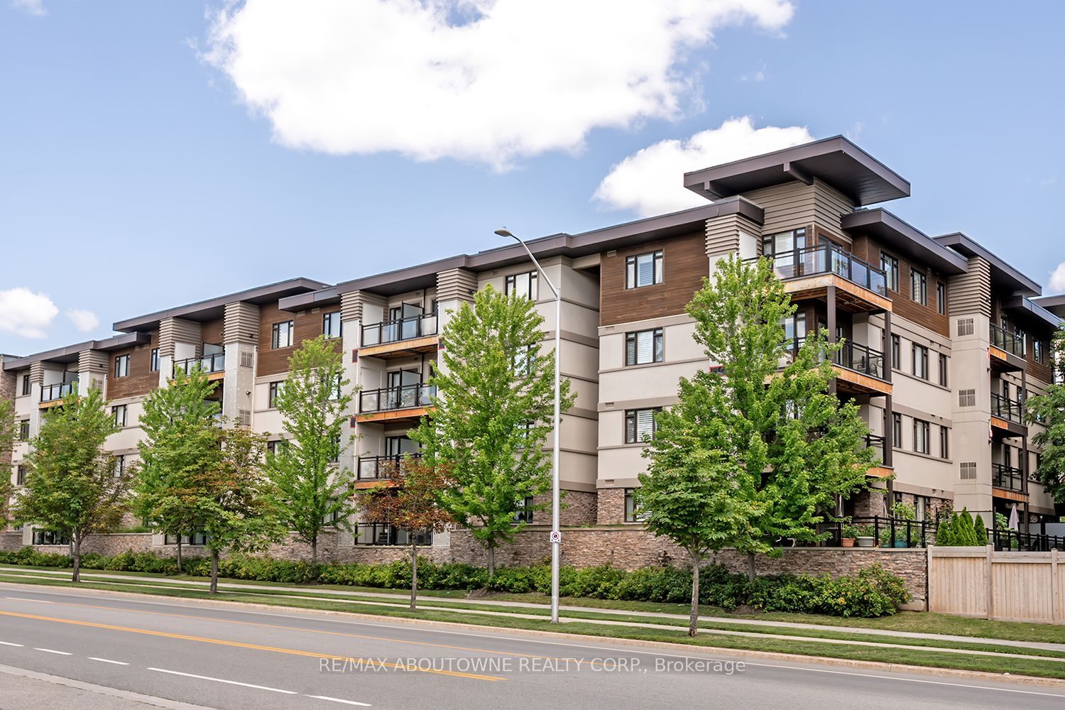 128 Garden Drive 406, Oakville, ON L6K 0H7 photo 3