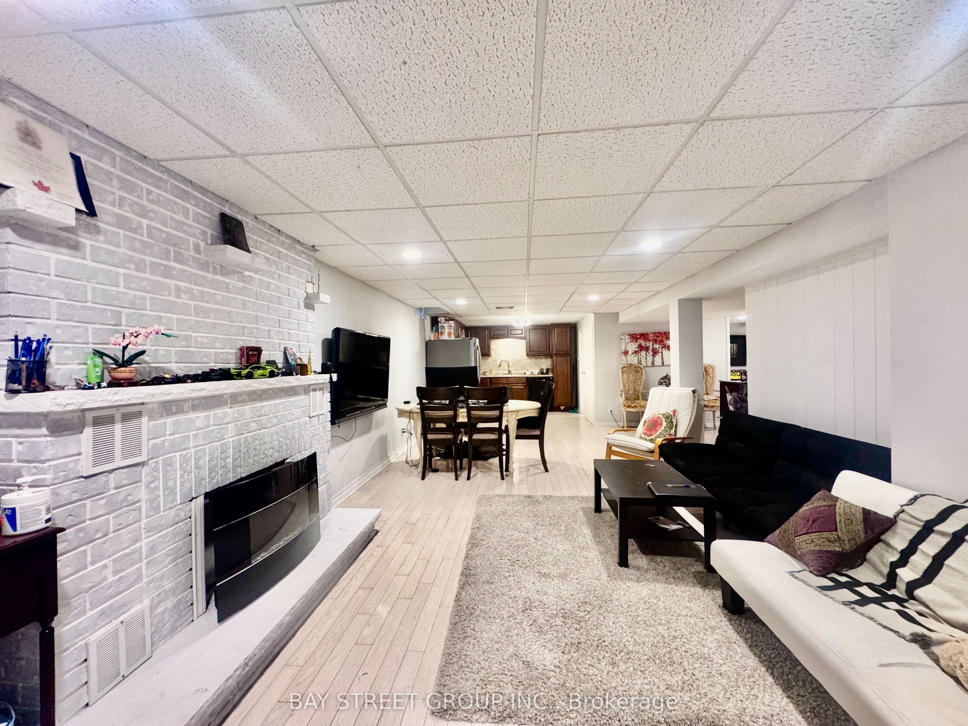 2082 Burbank Drive Lower, Mississauga, ON L5L 2T8 photo 3