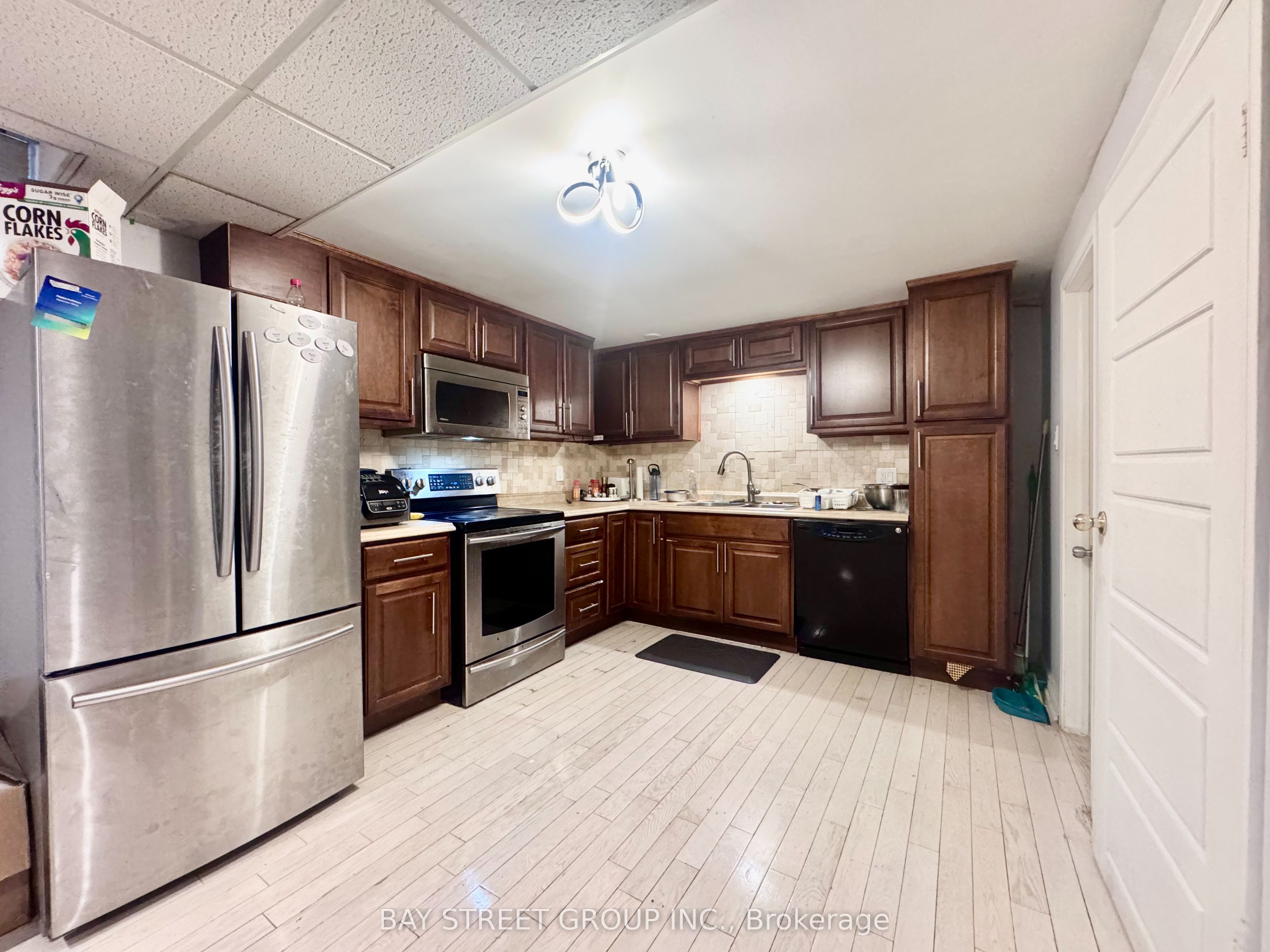 2082 Burbank Drive Lower, Mississauga, ON L5L 2T8 photo 4