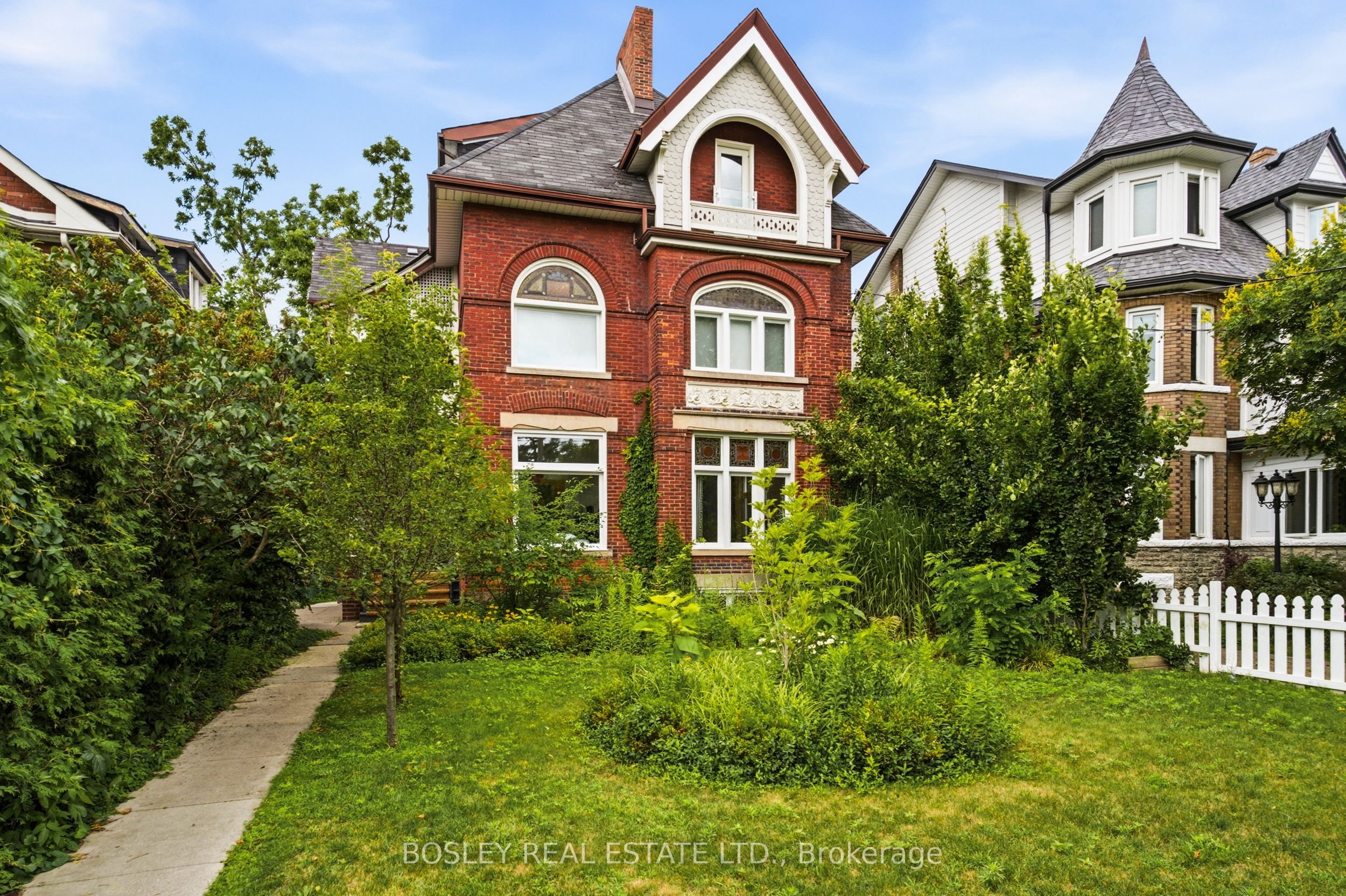 178 High Park Avenue Upper, Toronto, ON M6P 2S4