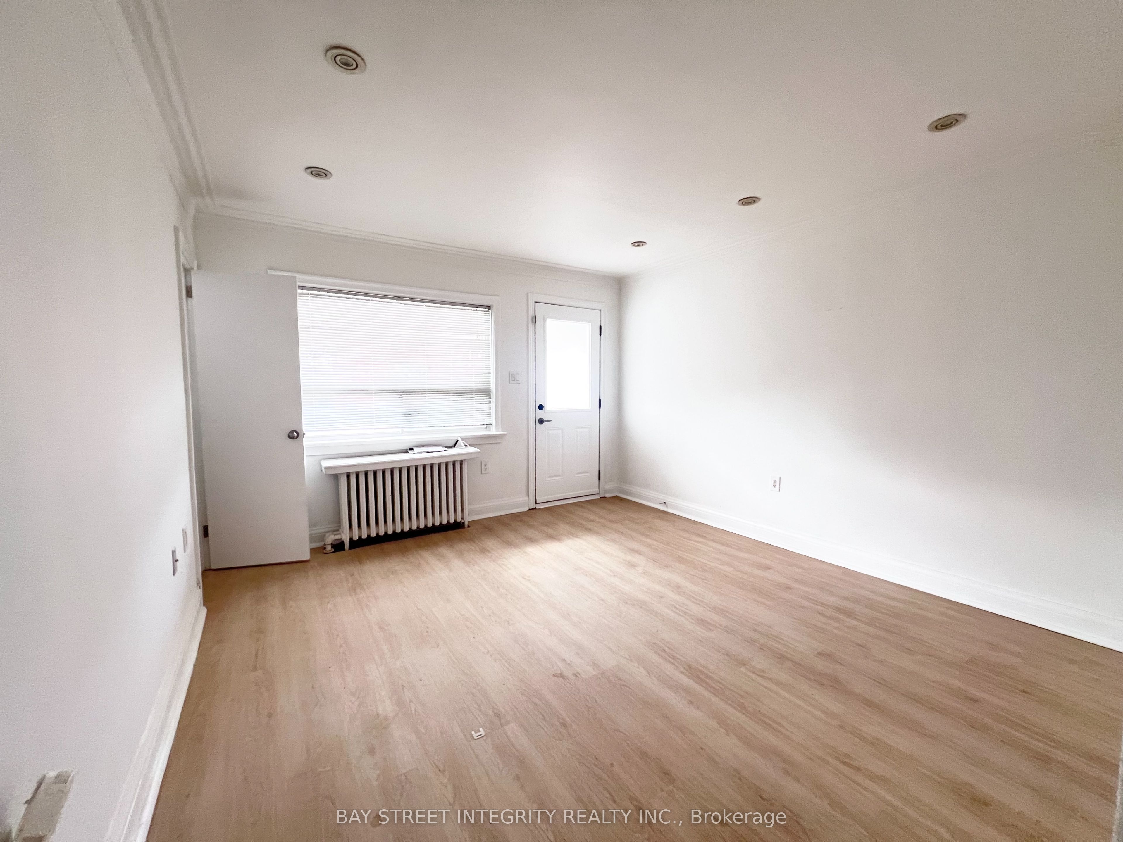970 Briar Hill Avenue, Toronto, ON M6B 1M3 photo 3