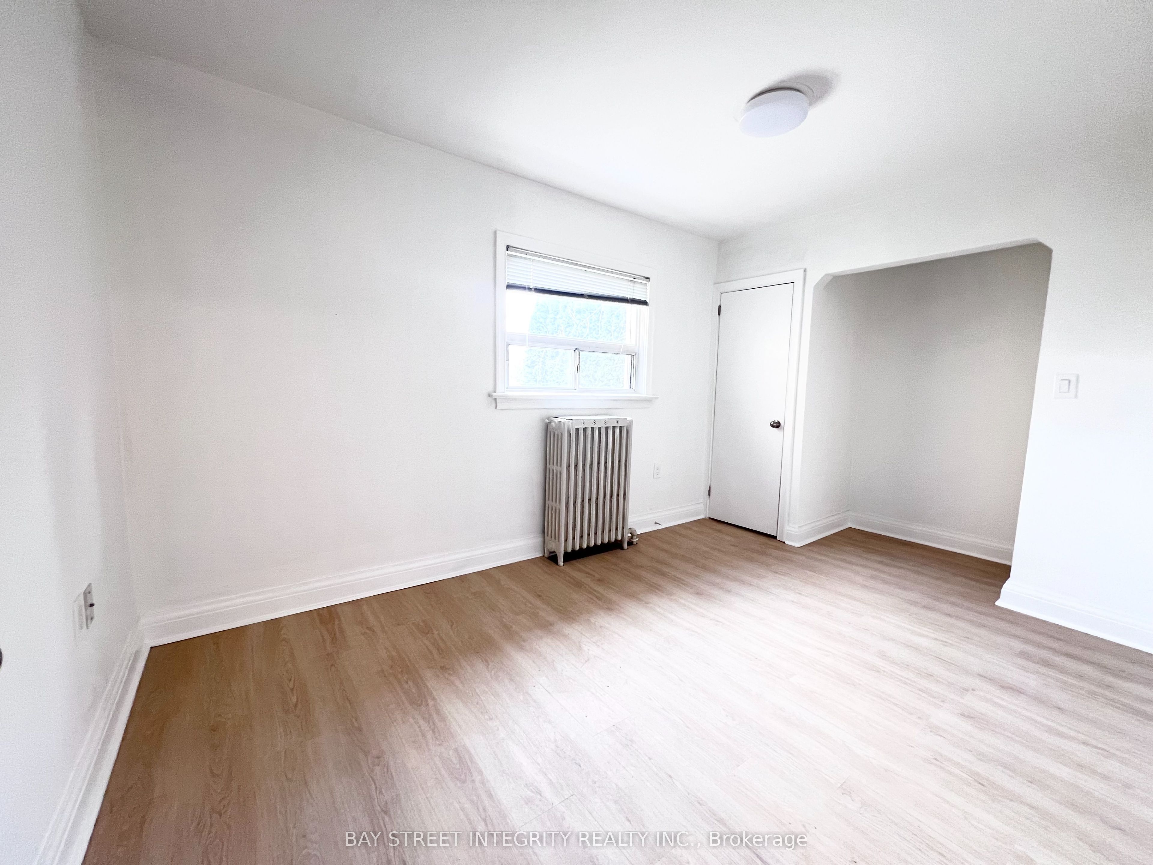 970 Briar Hill Avenue, Toronto, ON M6B 1M3 photo 4
