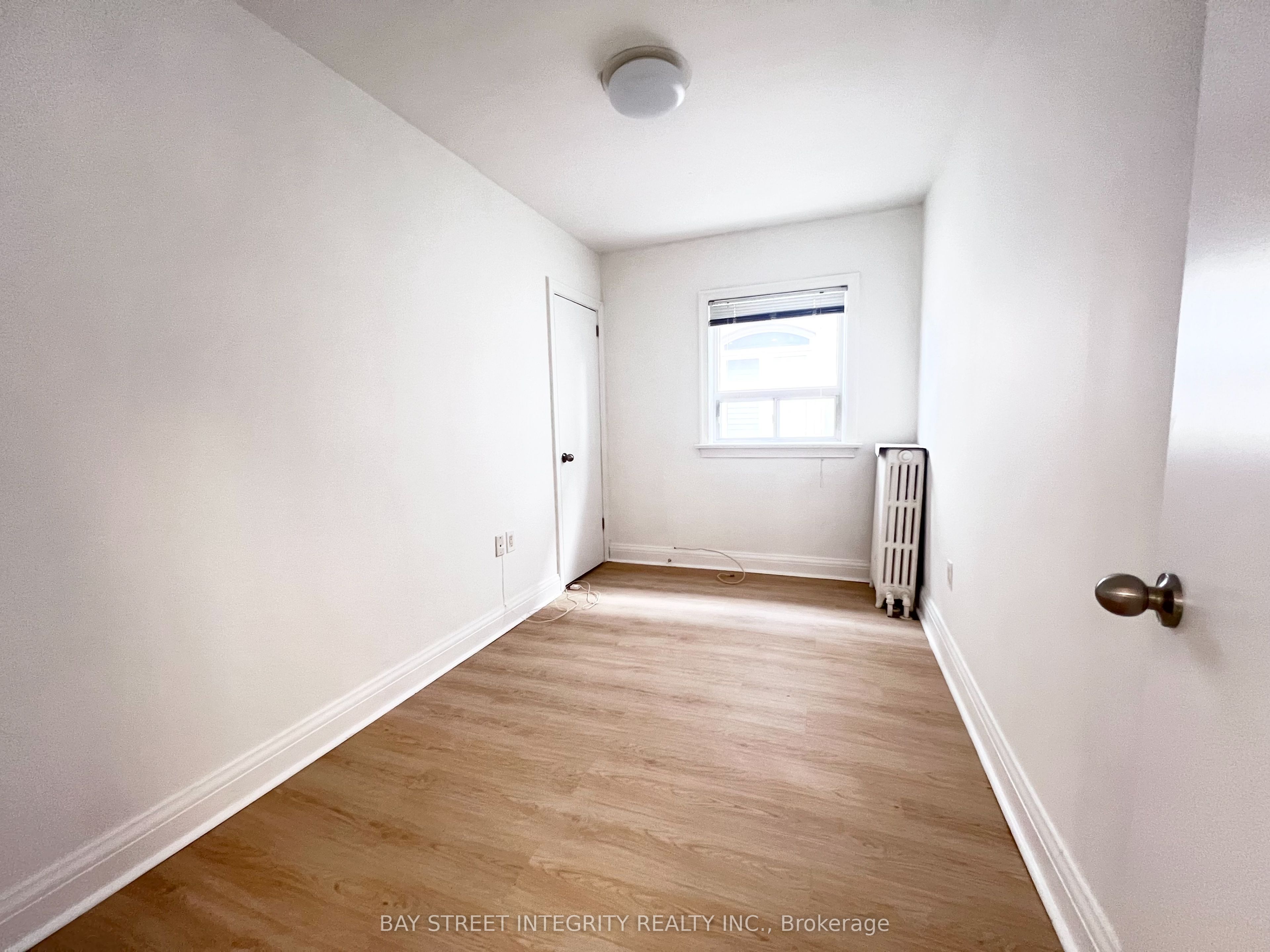970 Briar Hill Avenue, Toronto, ON M6B 1M3 photo 5