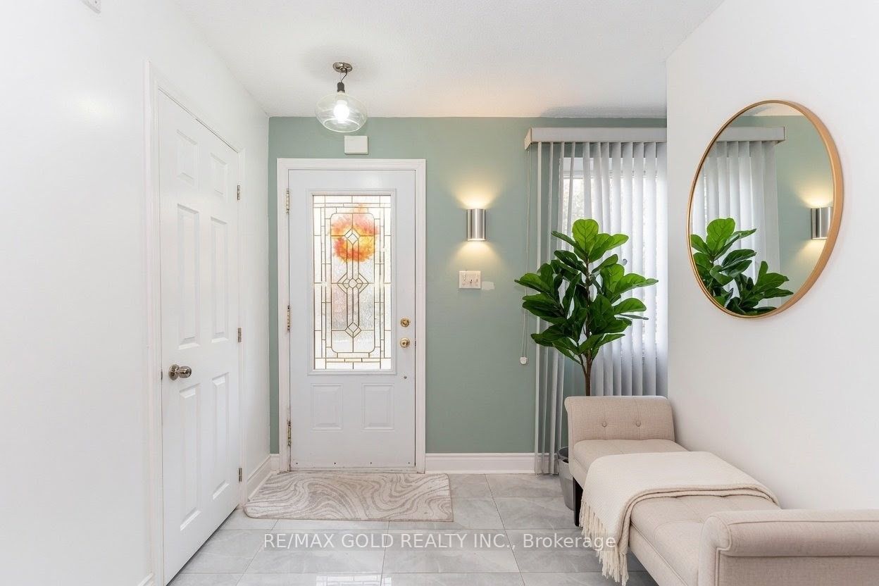 63 Newstead Crescent, Brampton, ON L6V 2A8 photo 2