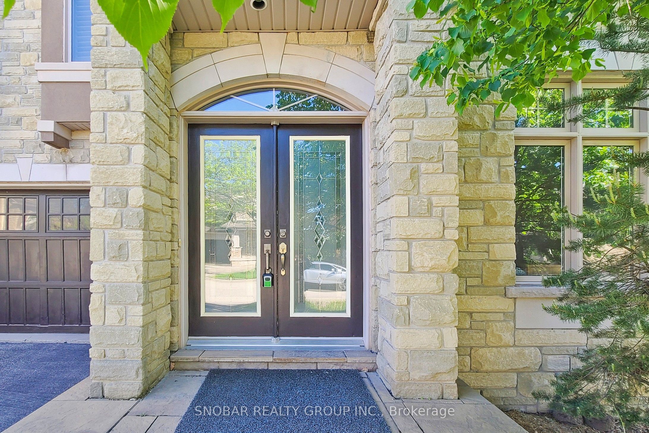 2213 Blackbird Court, Oakville, ON L6M 5E6 photo 3