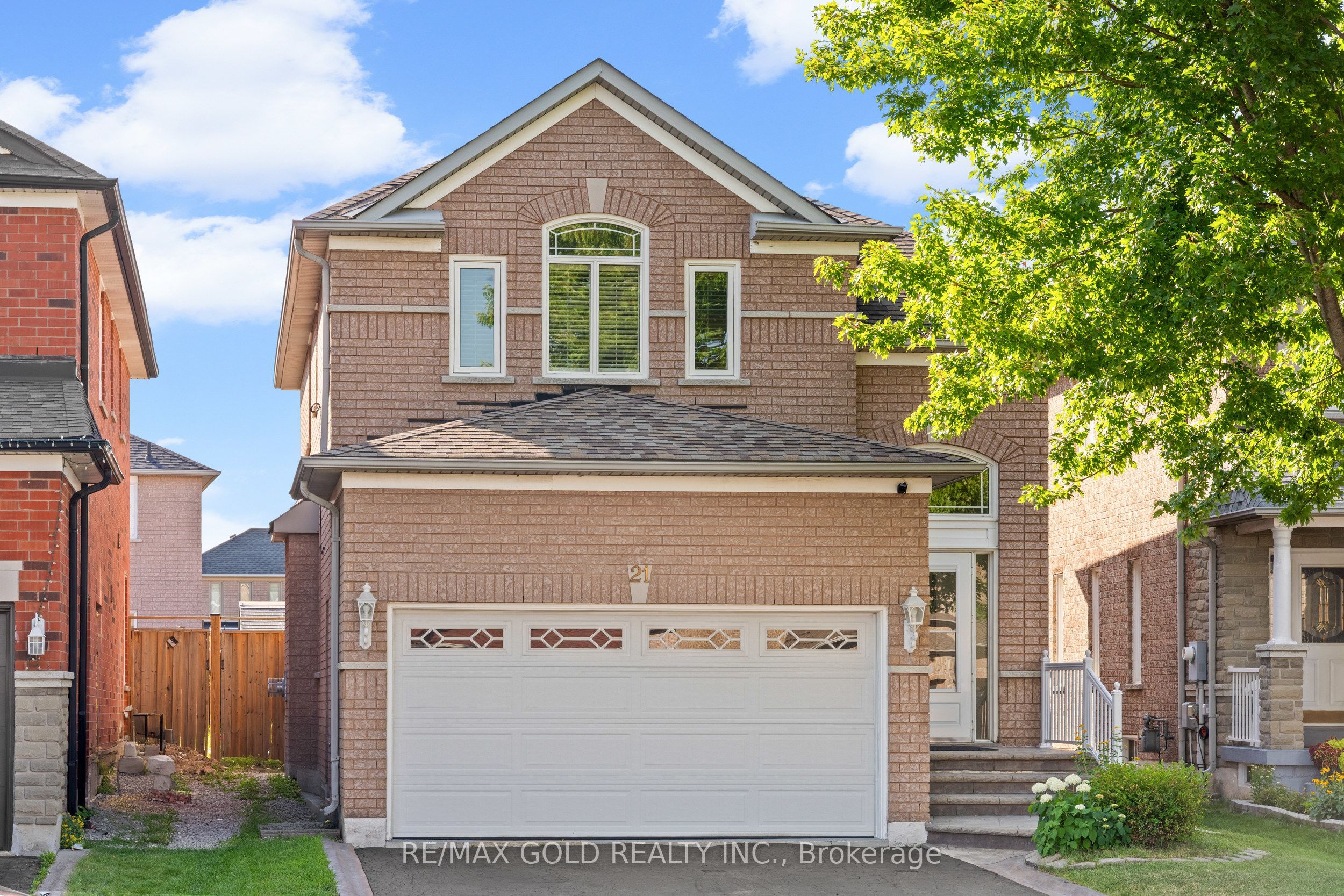 21 Pacific Wind Crescent, Brampton, ON L6R 1Z9 photo 2