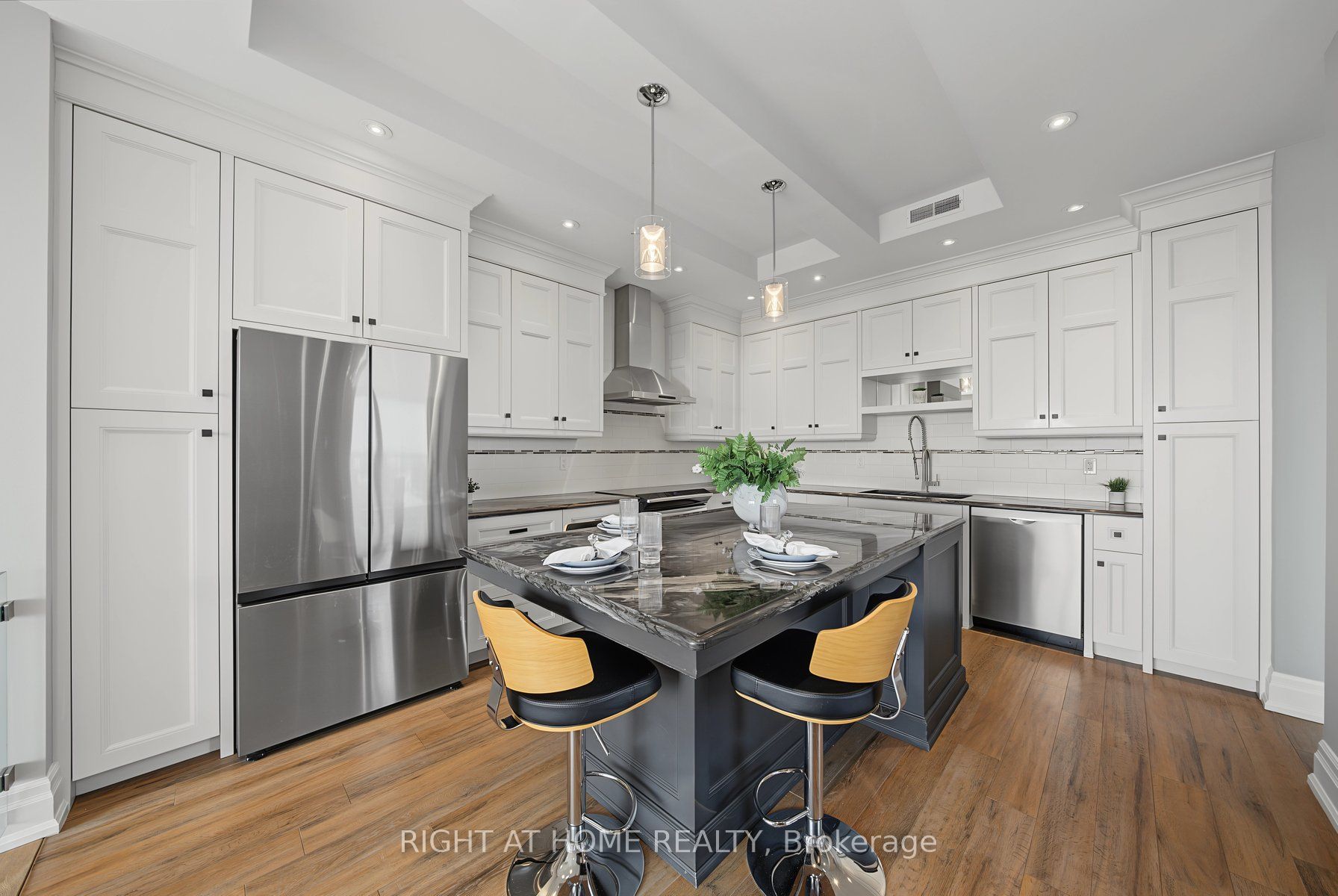 20 Speers Road 1206, Oakville, ON L6K 3R5 photo 2