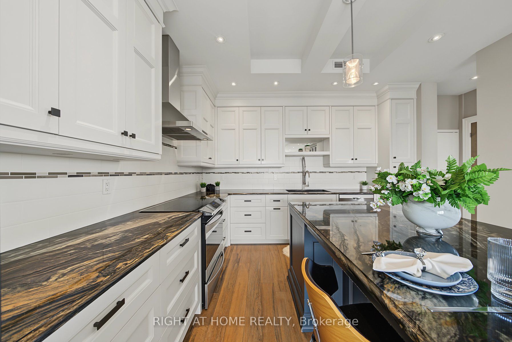 20 Speers Road 1206, Oakville, ON L6K 3R5 photo 5