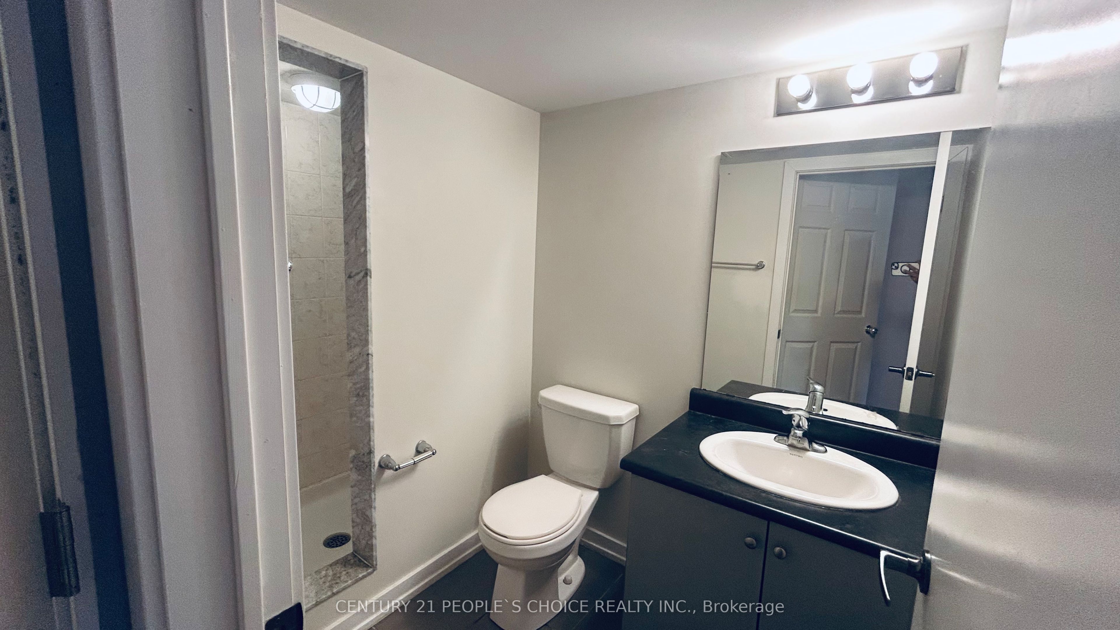 108 Golden Spring Drive, Brampton, ON L7A 4N7 photo 5
