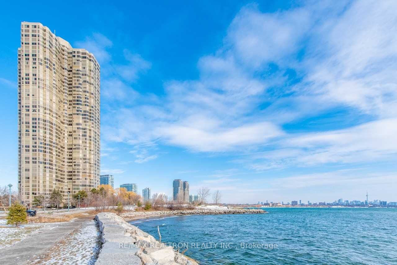 1 Palace Pier Court 3511, Toronto, ON M8V 3W9