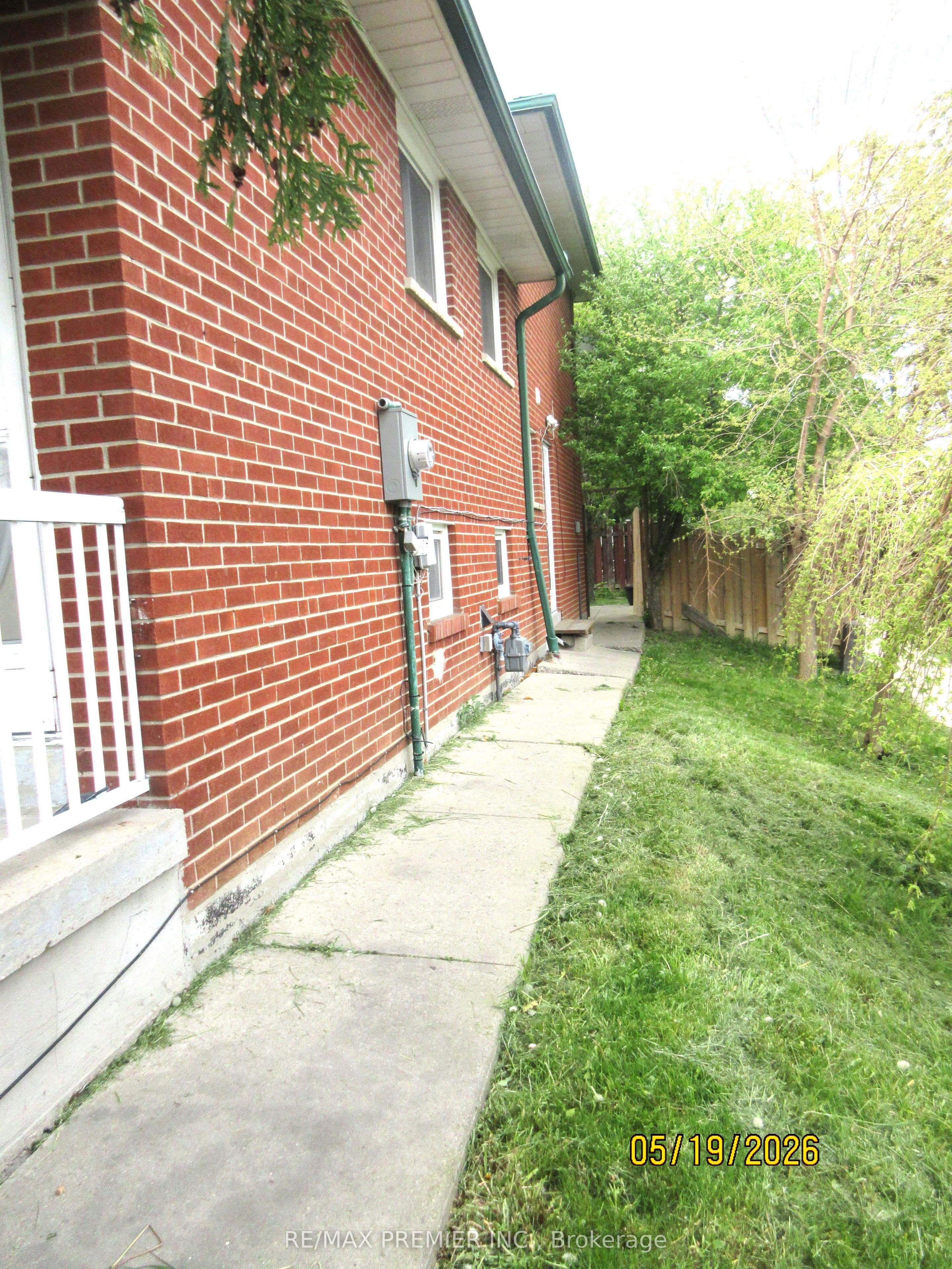 1 Futura Drive, Toronto, ON M3N 2L6 photo 3