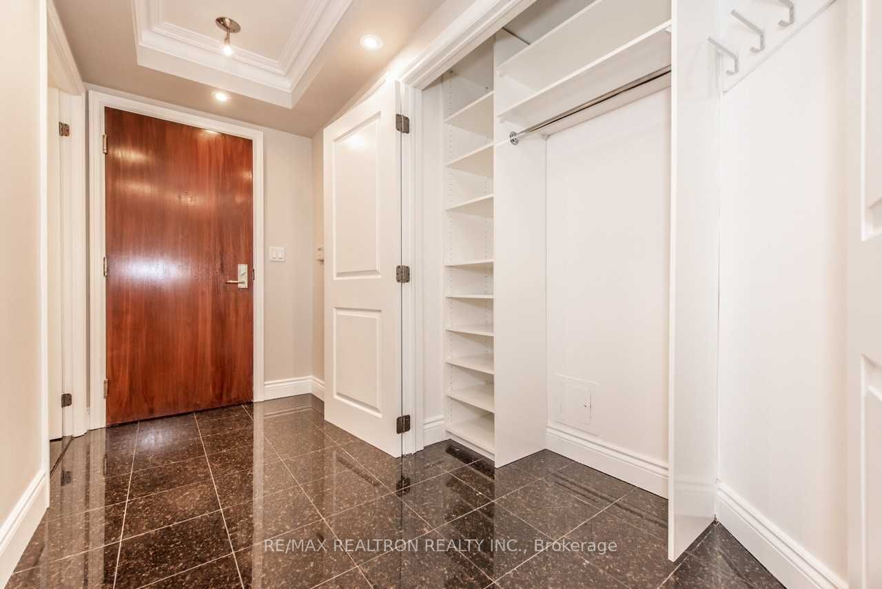 1 Palace Pier Court 3511, Toronto, ON M8V 3W9 photo 5