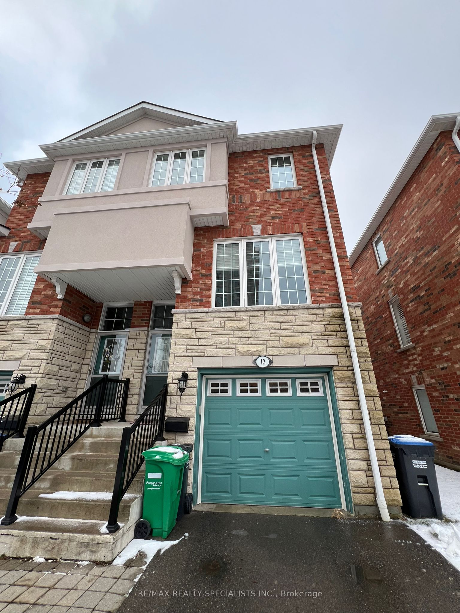1355 Rathburn Road E 12, Mississauga, ON L4W 5R5