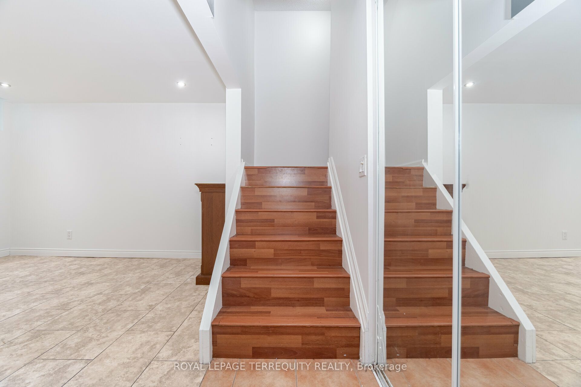26 Glencastle Square, Brampton, ON L6S 2H8 photo 4