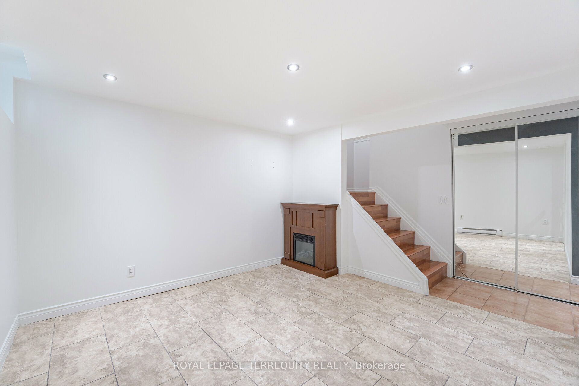 26 Glencastle Square, Brampton, ON L6S 2H8 photo 5