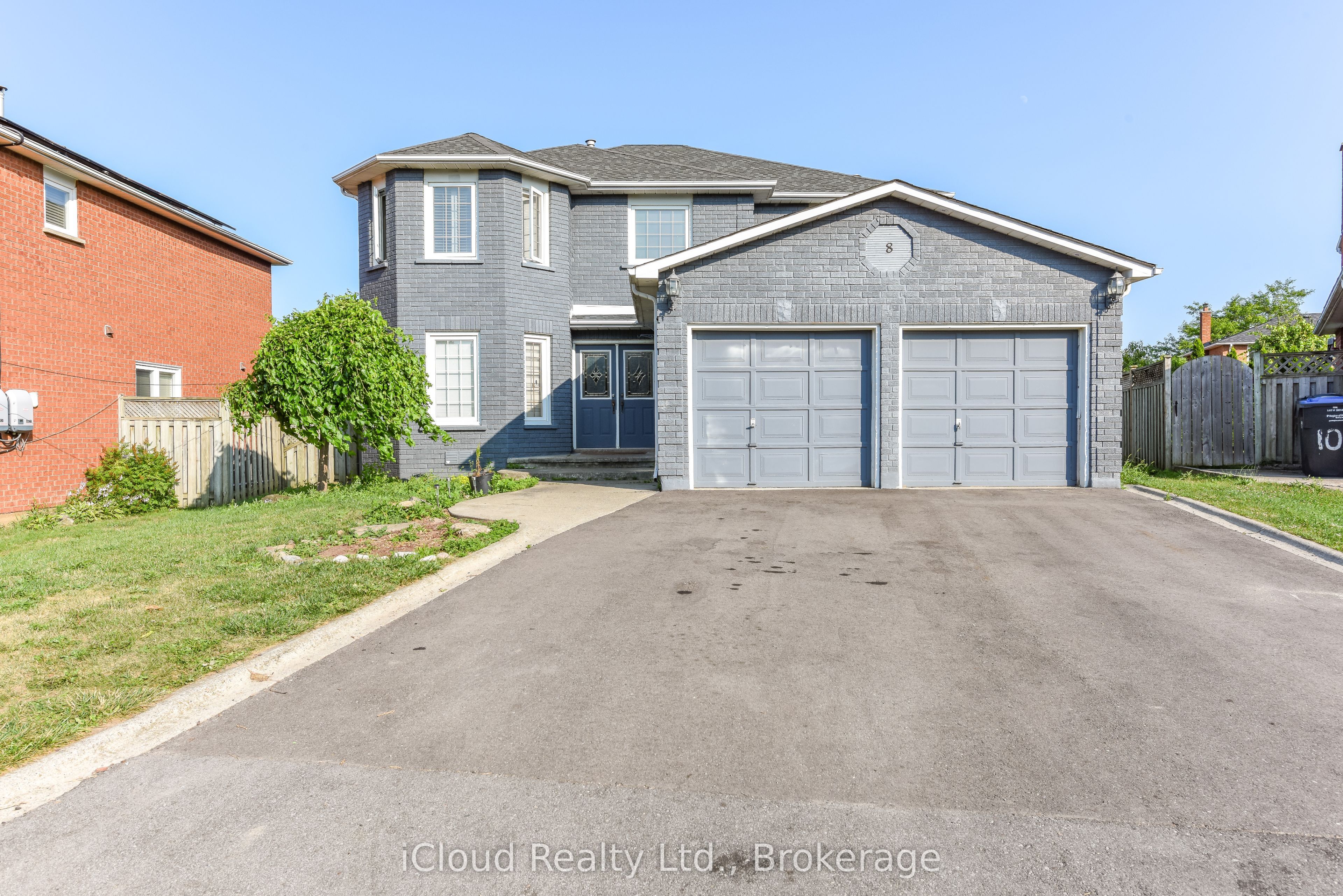 8 St Mark Place, Brampton, ON L6X 3W5