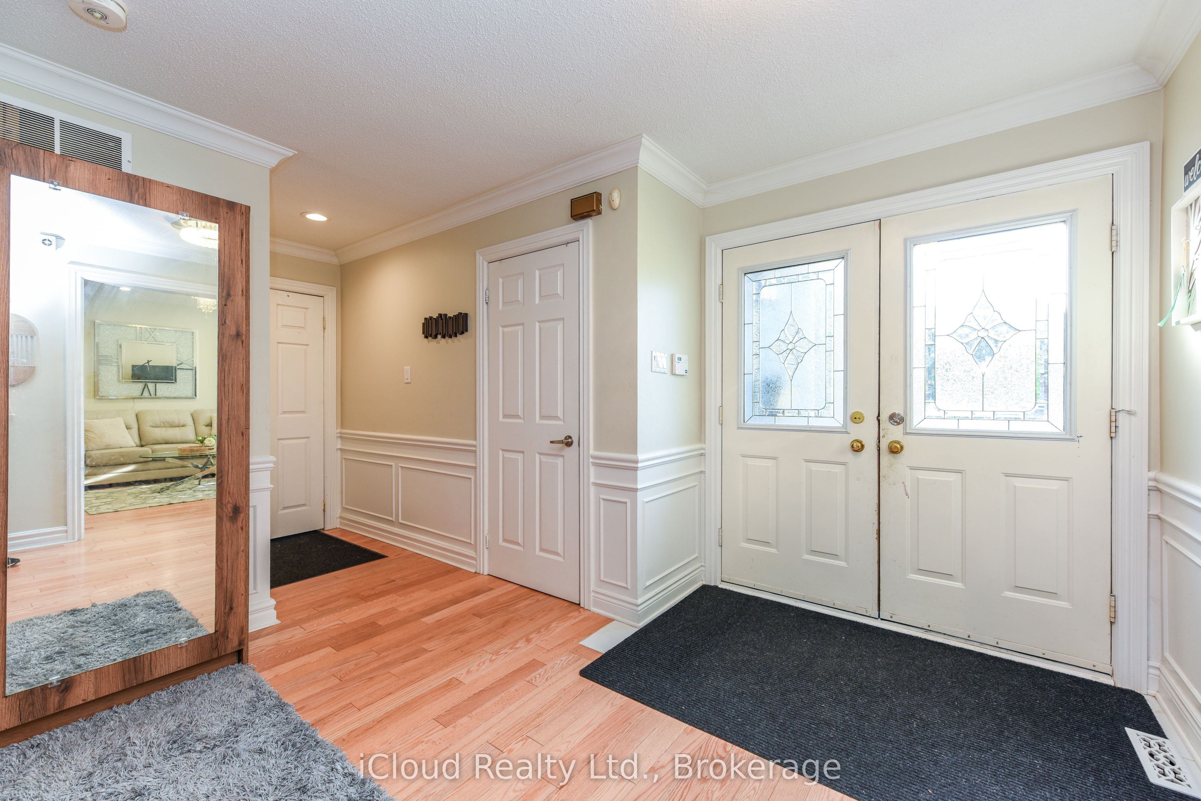 8 St Mark Place, Brampton, ON L6X 3W5 photo 3