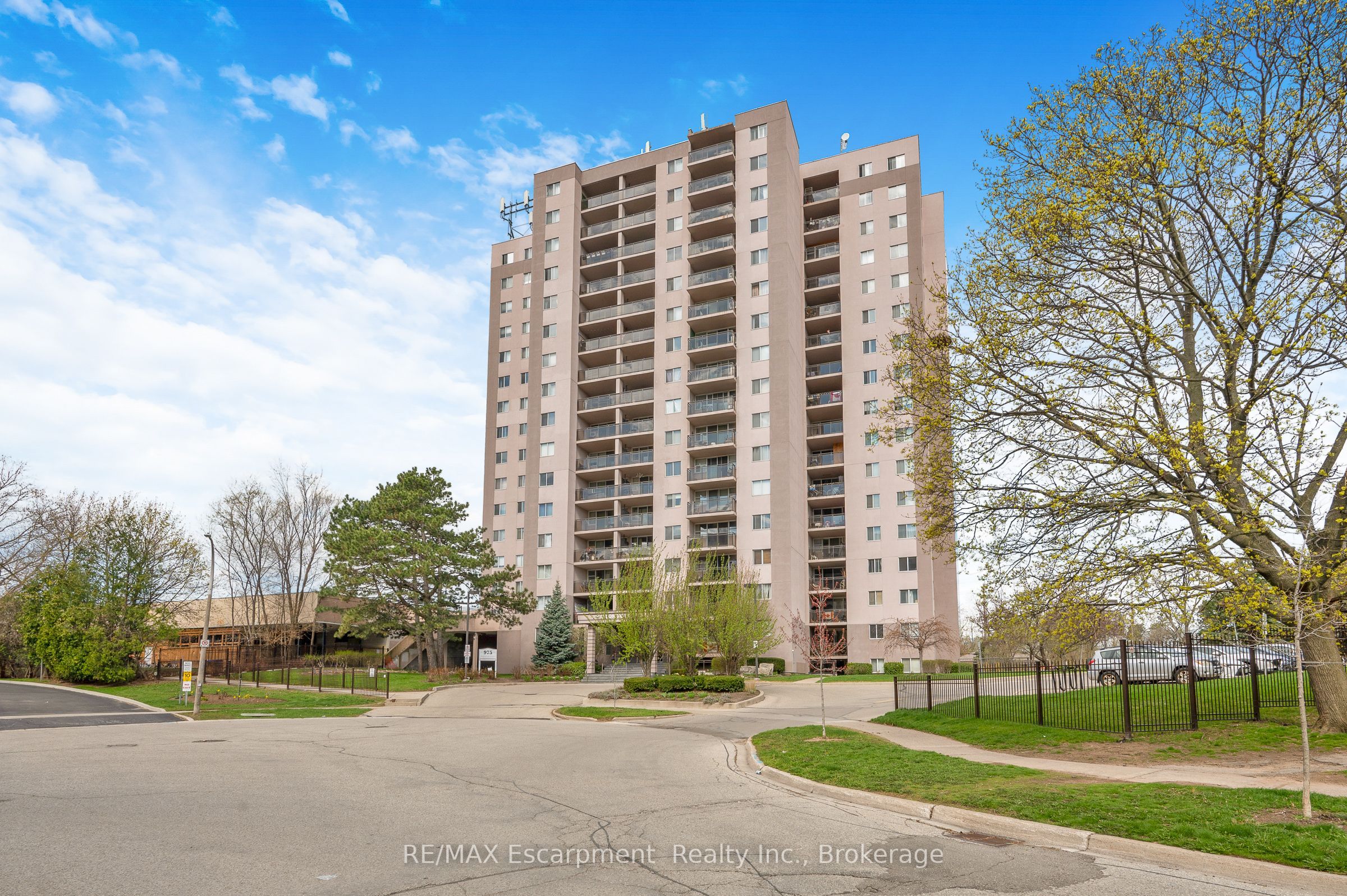 975 WARWICK Court 1501, Burlington, ON L7T 3Z7