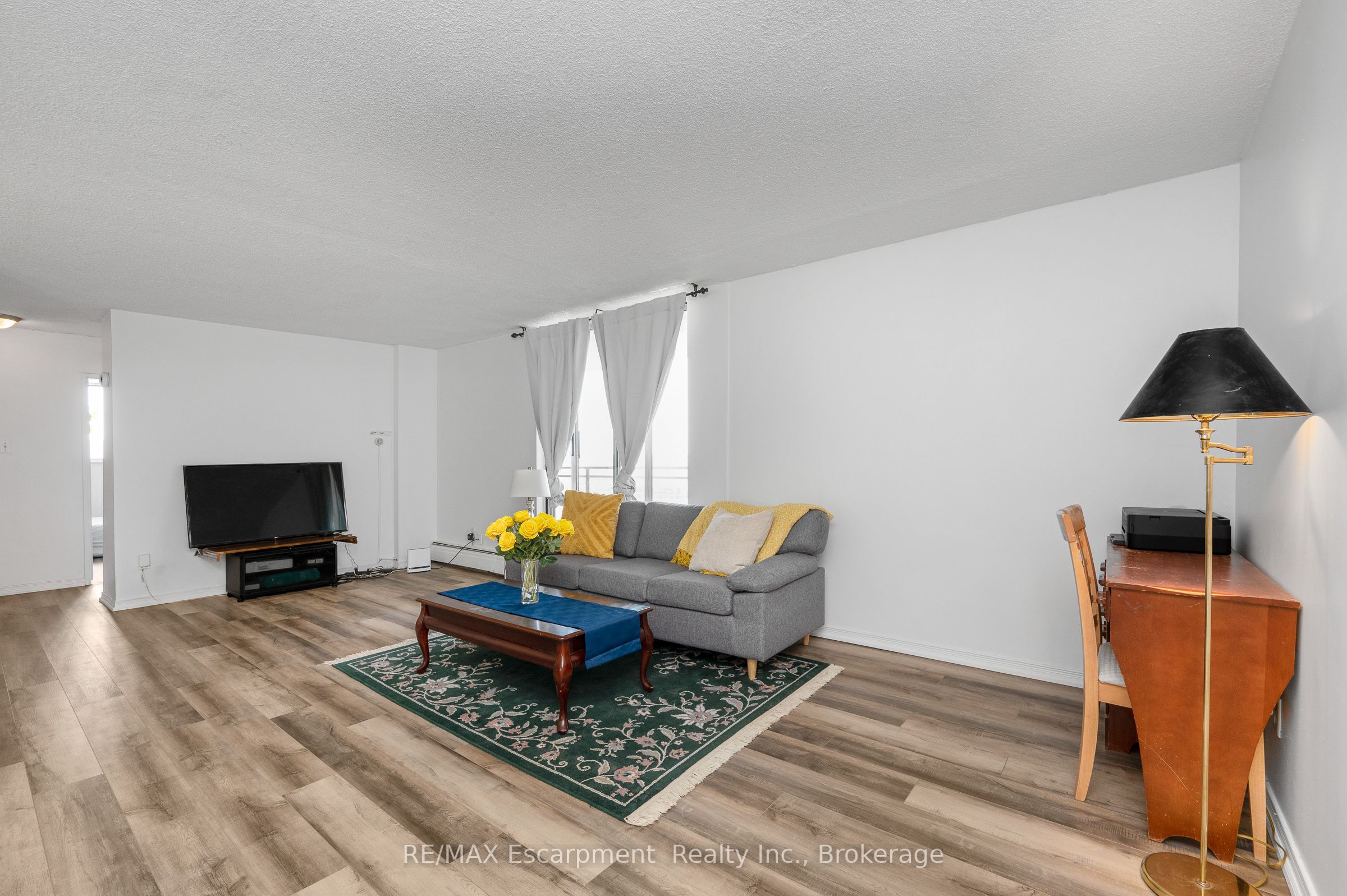 975 WARWICK Court 1501, Burlington, ON L7T 3Z7 photo 5