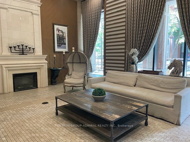 800 Lawrence Avenue W 403, Toronto, ON M6A 0B1 photo 2