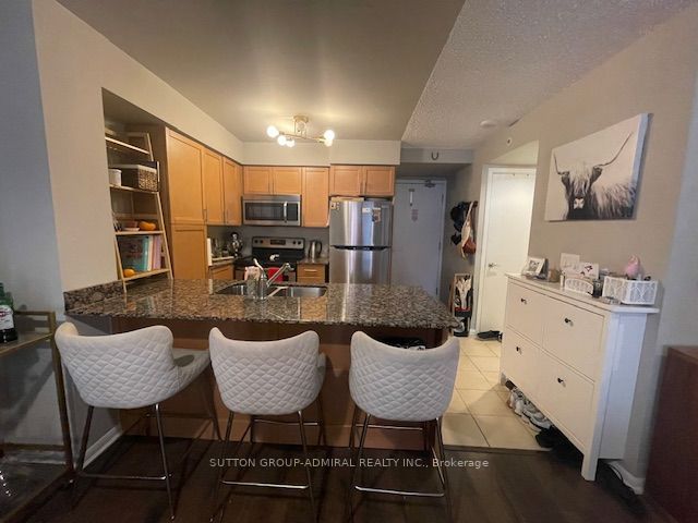 800 Lawrence Avenue W 403, Toronto, ON M6A 0B1 photo 5