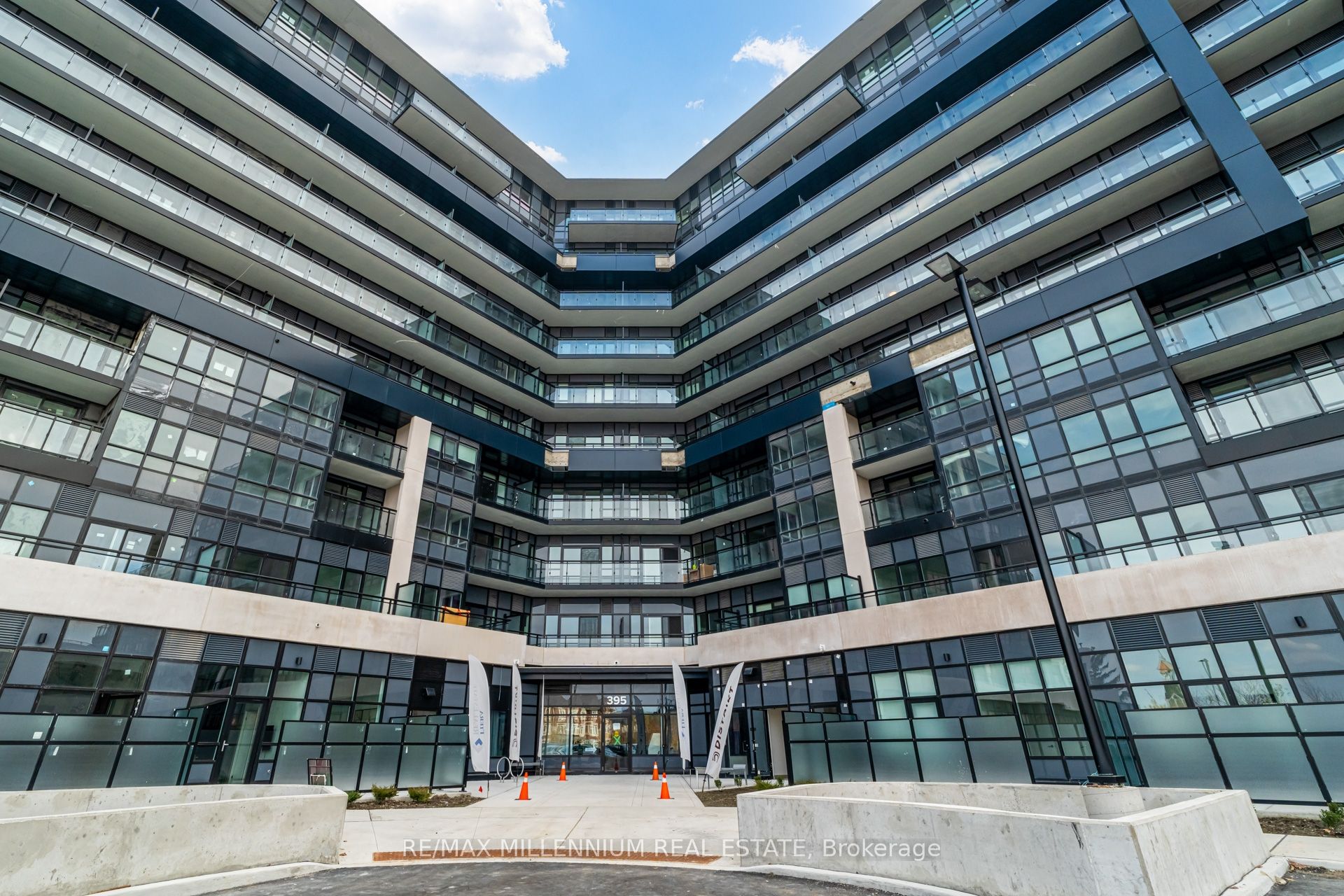 395 Dundas Street W 531, Oakville, ON L6M 4M2 photo 2