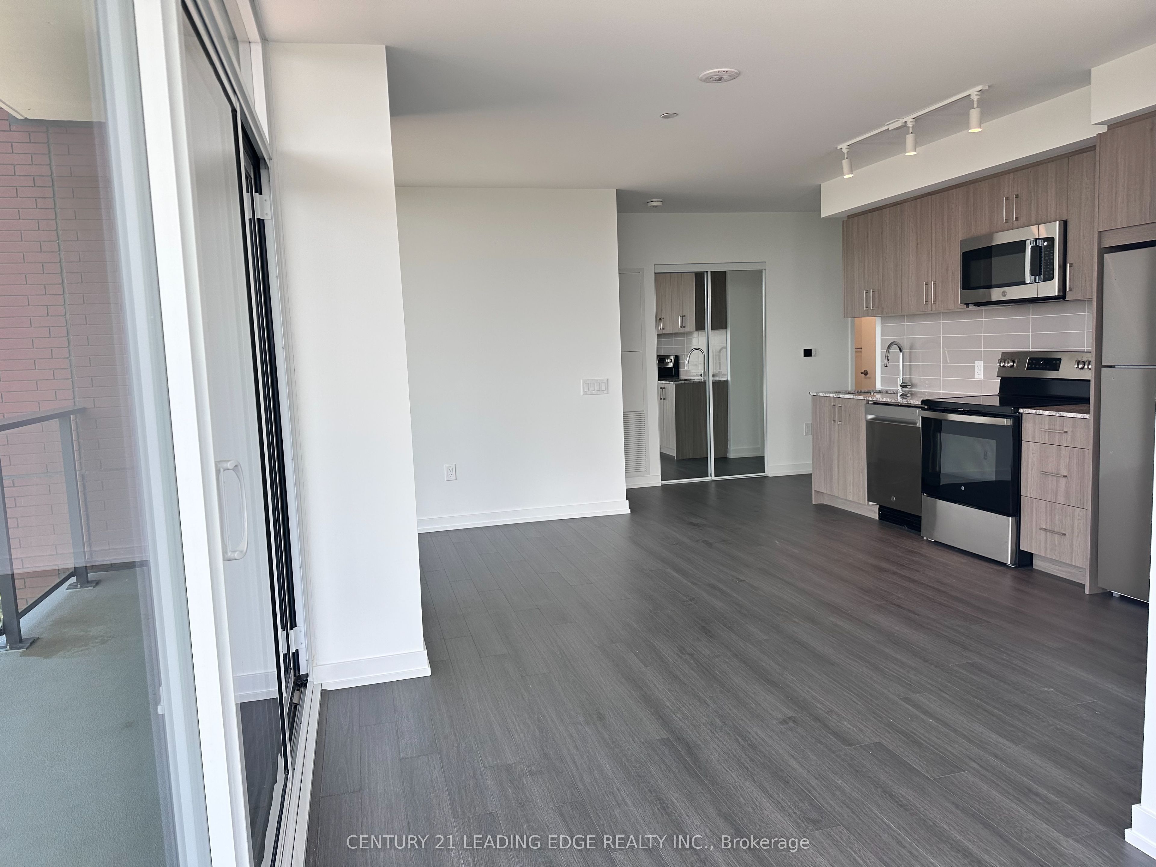 4010 Eglinton Avenue W 810, Toronto, ON M9A 0G5