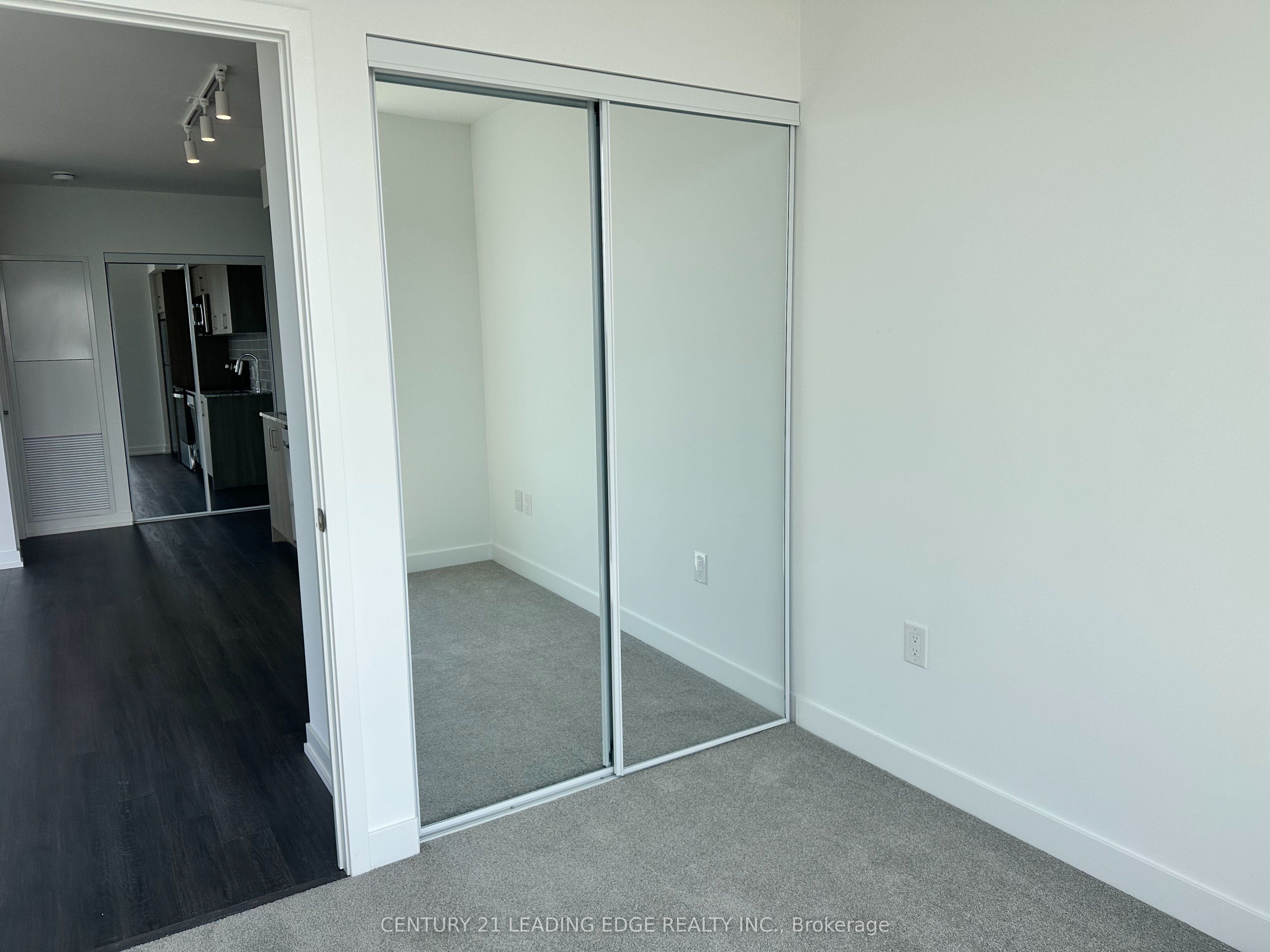4010 Eglinton Avenue W 810, Toronto, ON M9A 0G5 photo 4
