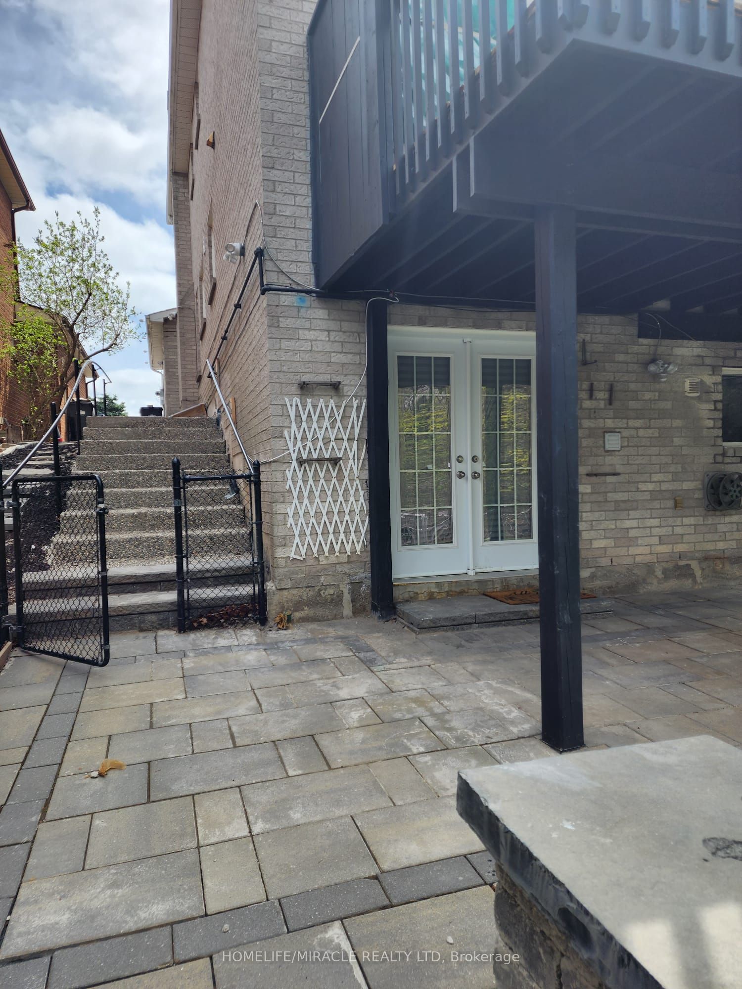 2385 Hargood Place Lower, Mississauga, ON L5M 3G2 photo 3