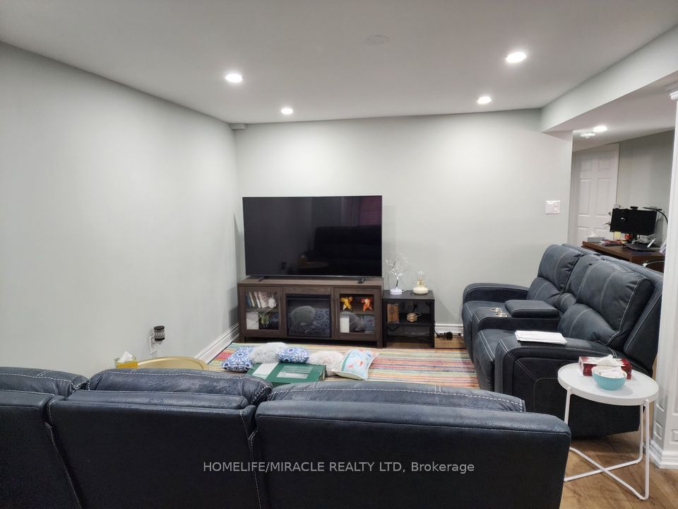 2385 Hargood Place Lower, Mississauga, ON L5M 3G2 photo 5
