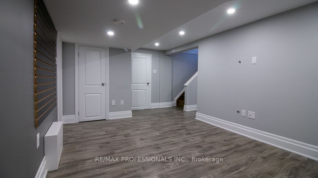 7 Sedgebrook Crescent LOWER, Toronto, ON M9B 2X2 photo 3