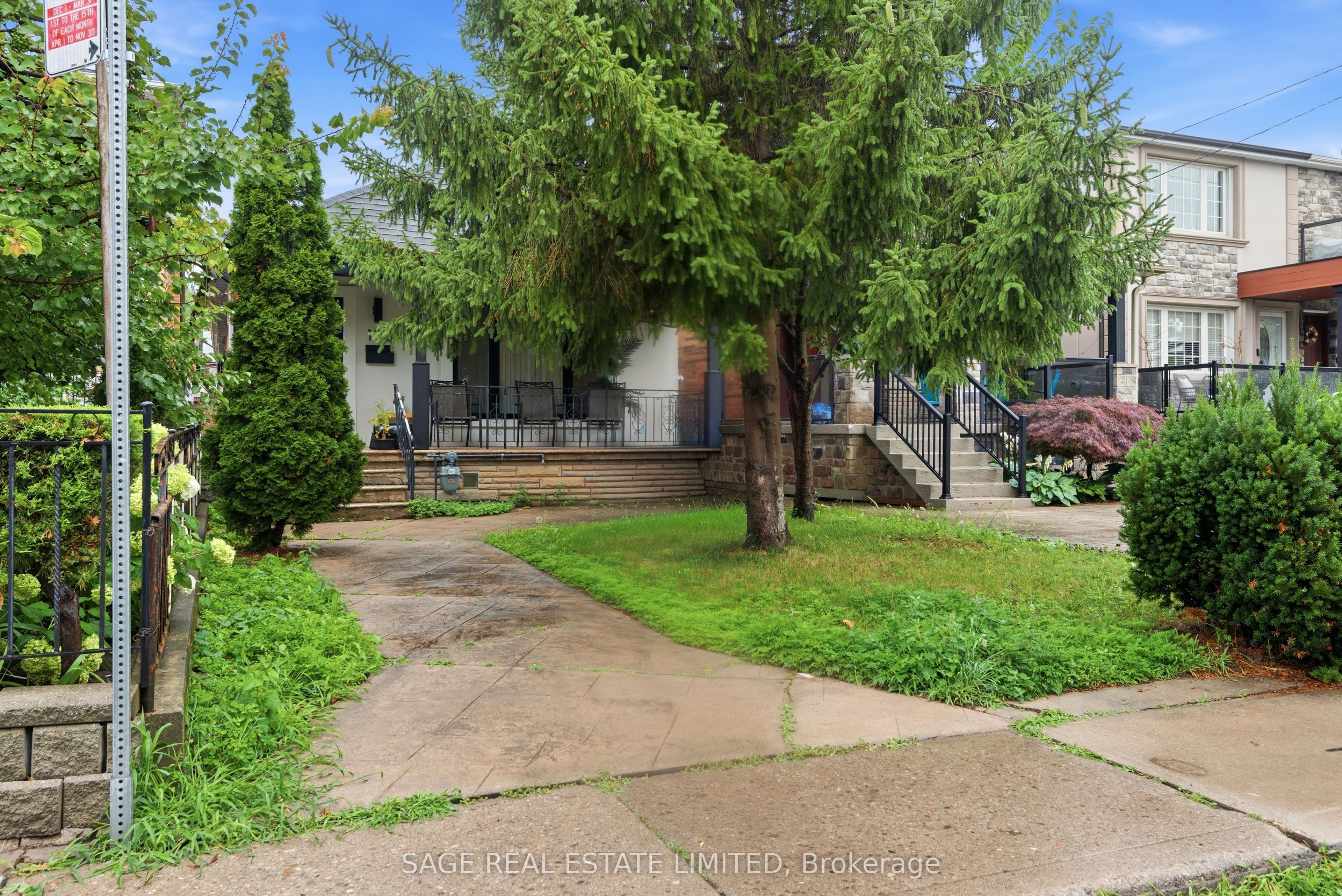 106 Boon Avenue Lower, Toronto, ON M6E 3Z5 photo 2