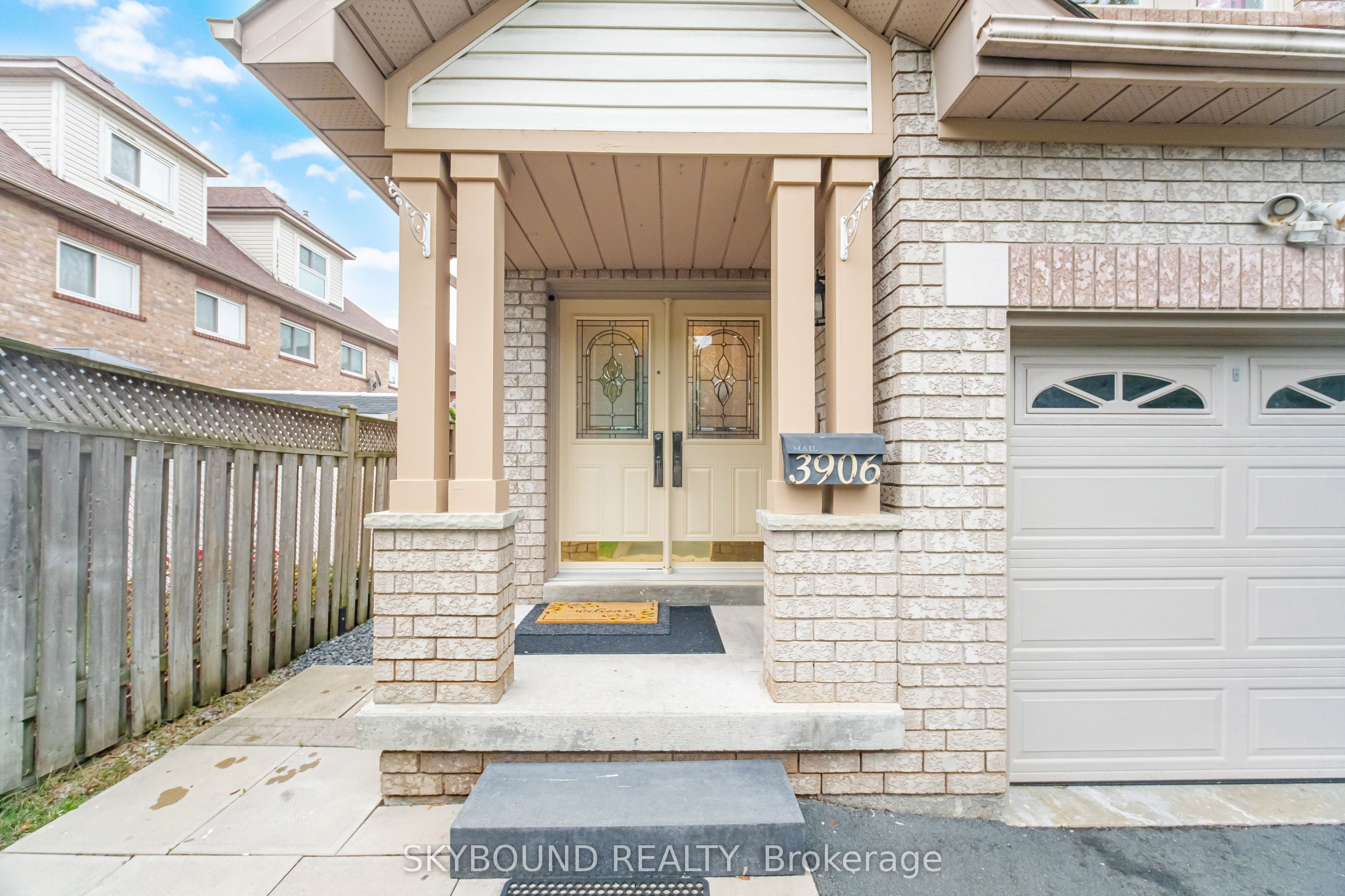 3906 Zenith Court, Mississauga, ON L5N 6Z8 photo 2