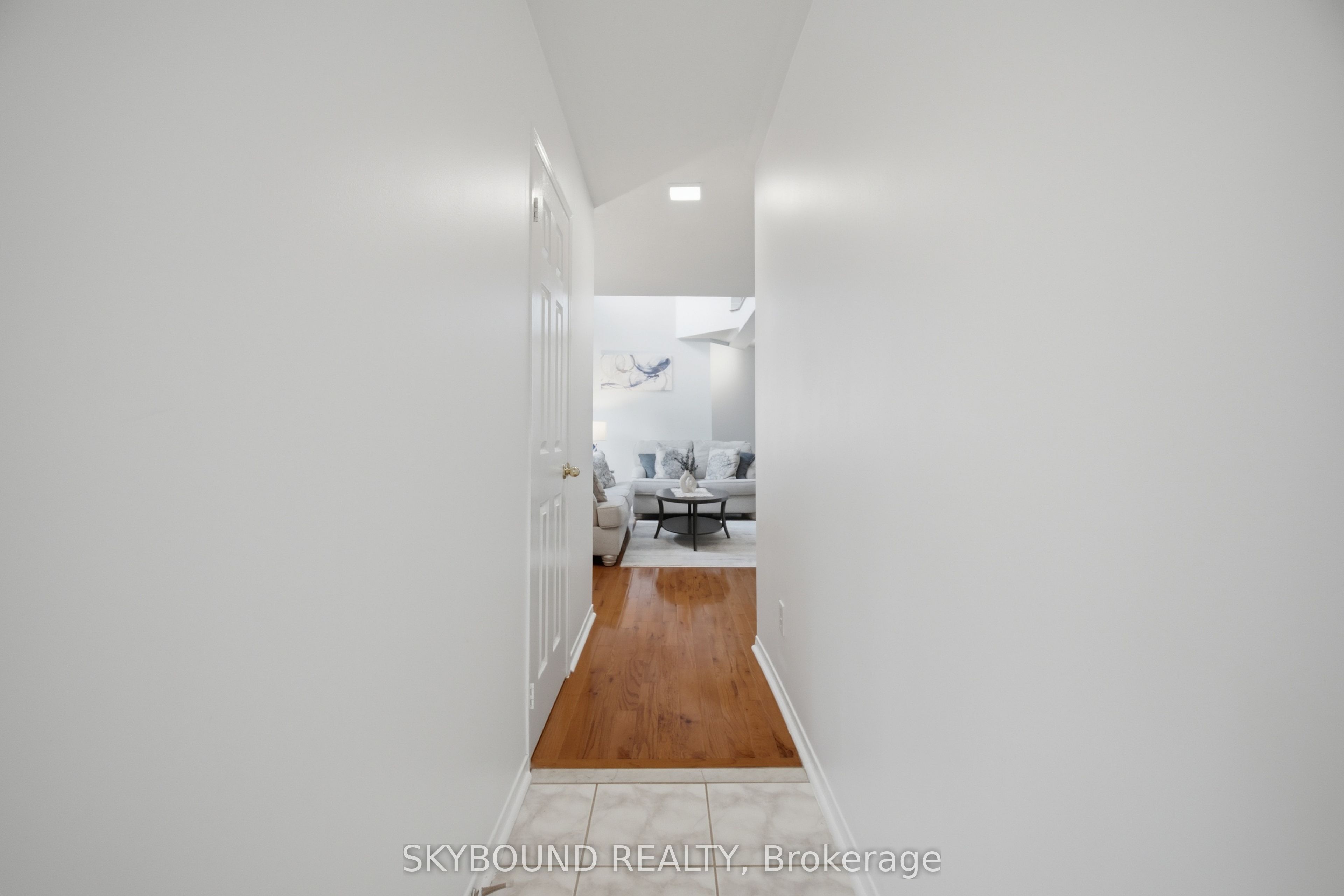 3906 Zenith Court, Mississauga, ON L5N 6Z8 photo 4
