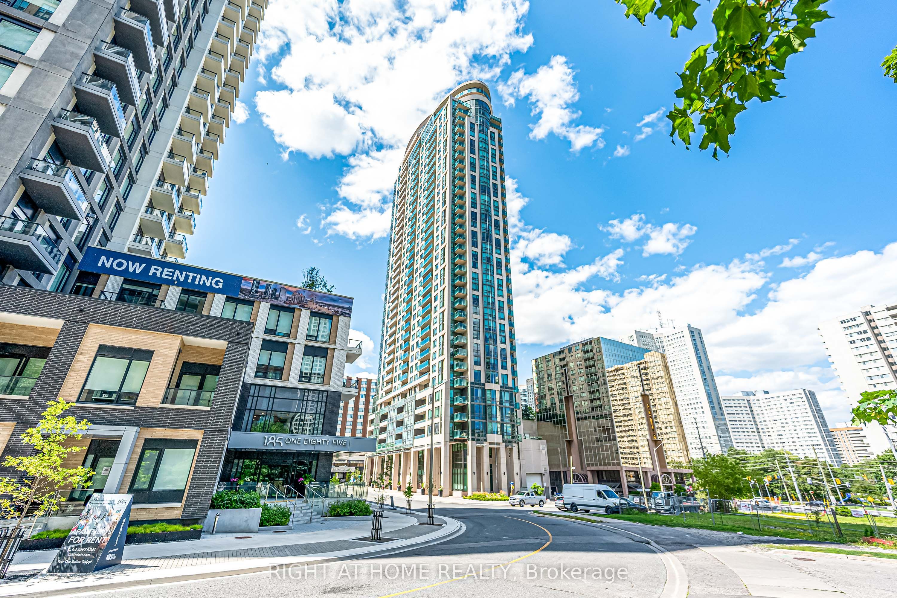 208 Enfield Place #2902, Mississauga, ON L5B 0G8 photo 3