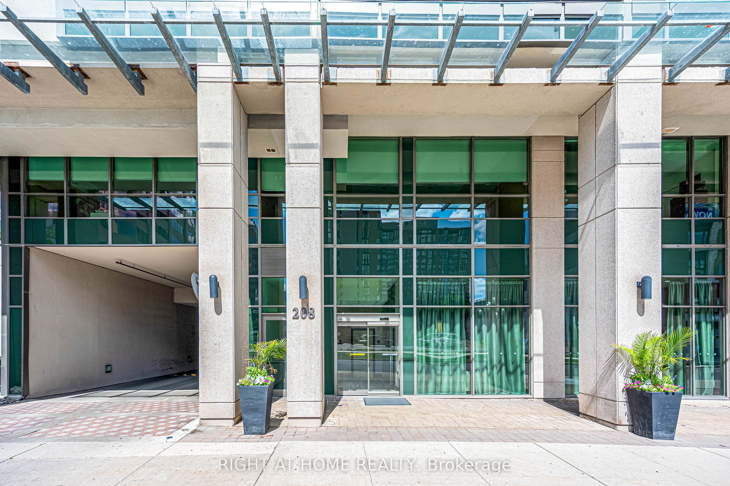 208 Enfield Place #2902, Mississauga, ON L5B 0G8 photo 4