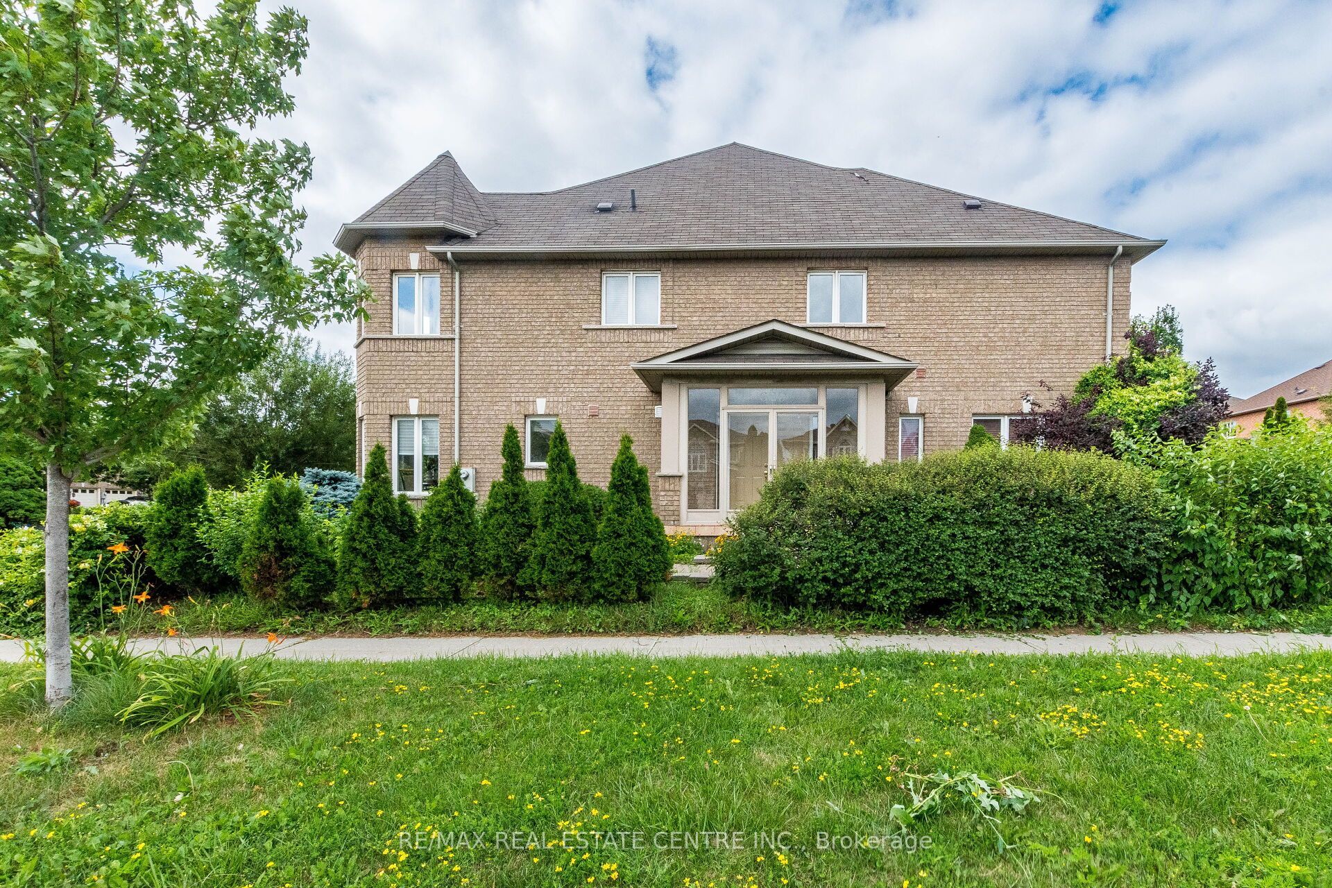 629 Lumberton Crescent, Mississauga, ON L4Z 3Z5 photo 3