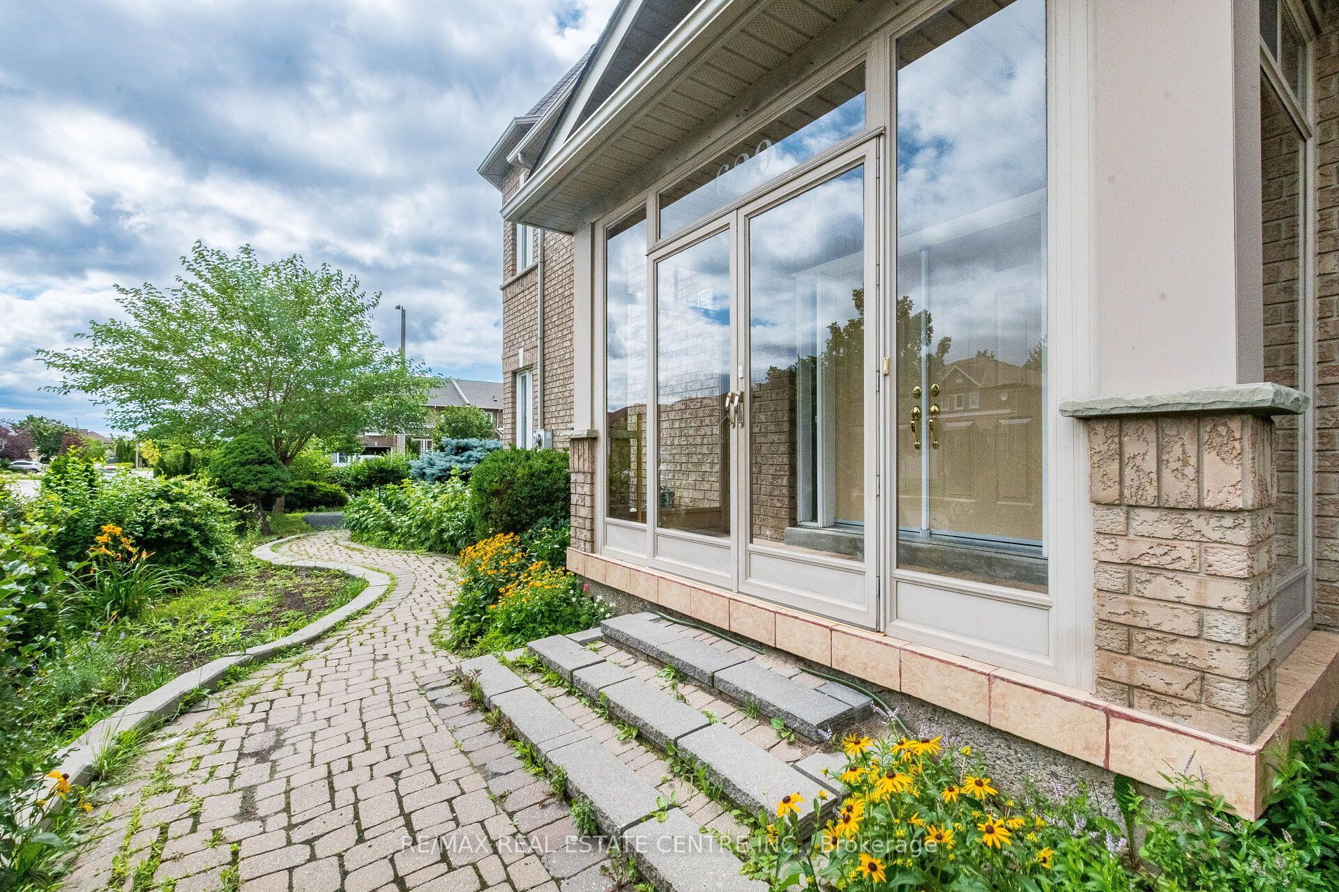 629 Lumberton Crescent, Mississauga, ON L4Z 3Z5 photo 4