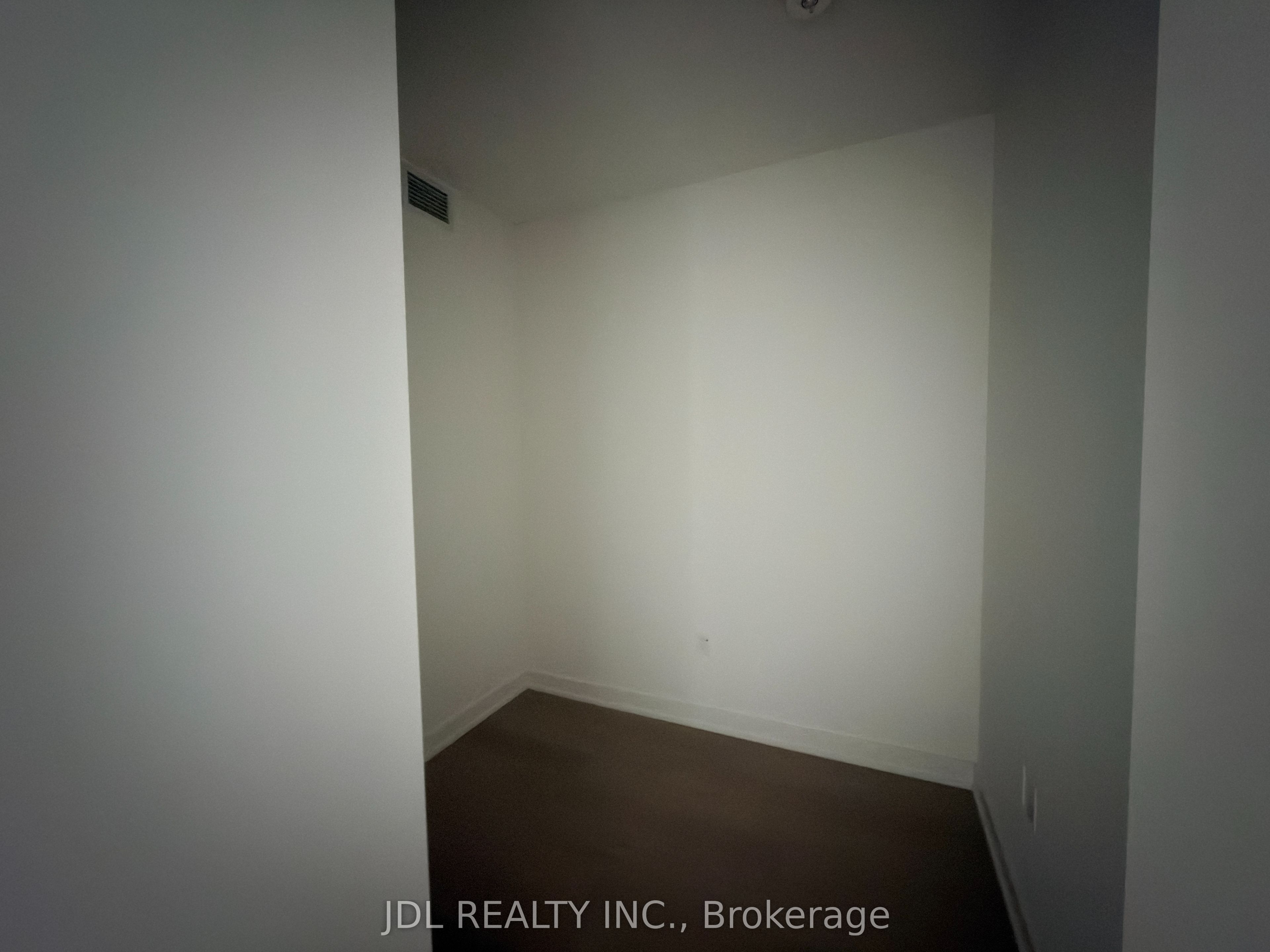 448 Burnhamthorpe Road W 4109, Mississauga, ON L5B 0R4 photo 4