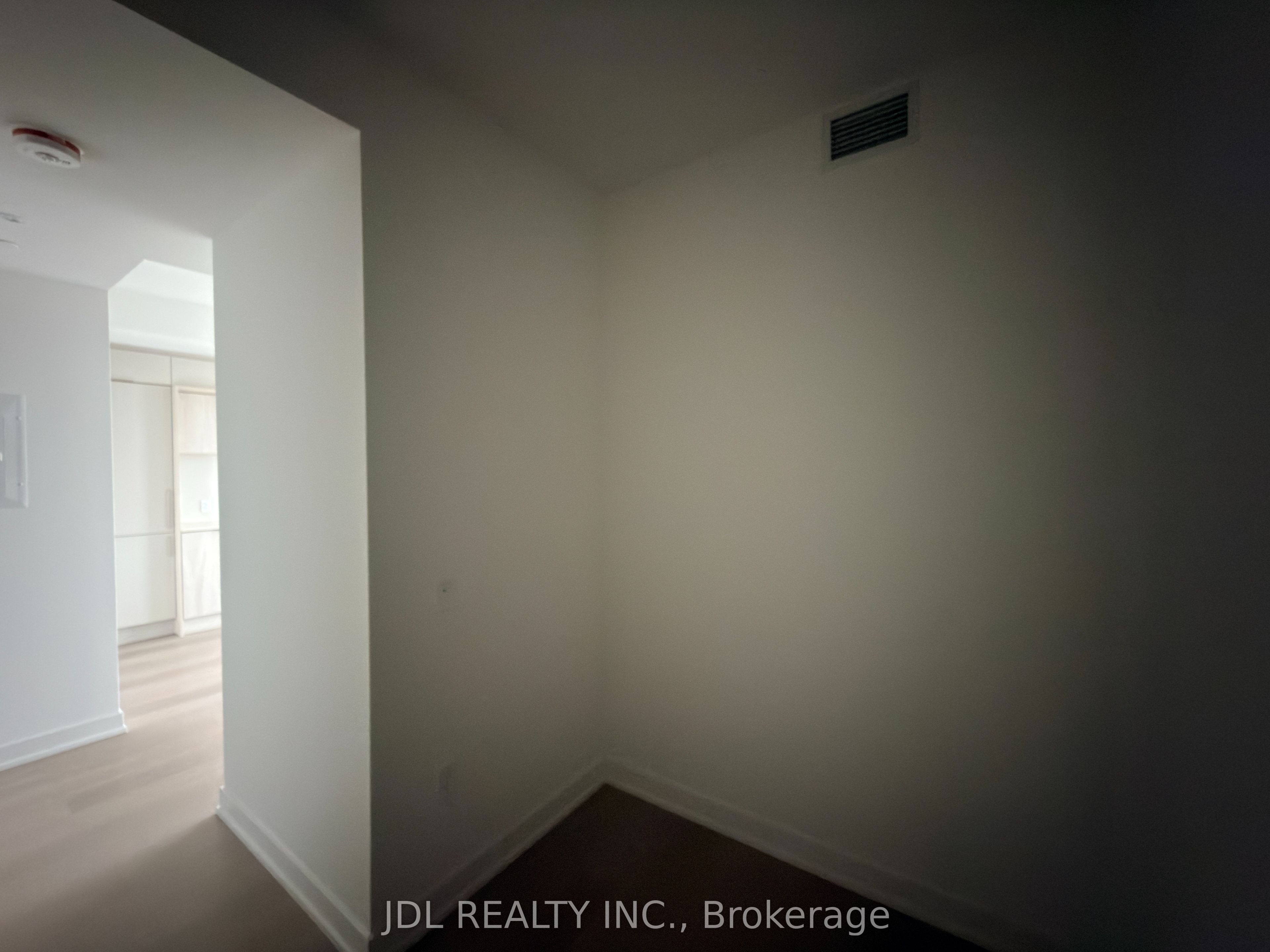 448 Burnhamthorpe Road W 4109, Mississauga, ON L5B 0R4 photo 5