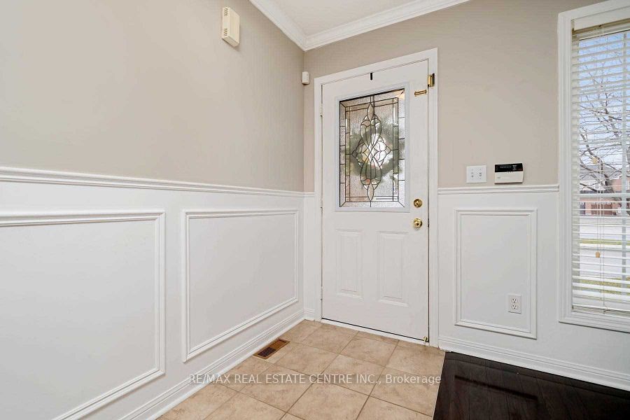 665 Thompson Road S, Milton, ON L9T 5W8 photo 3