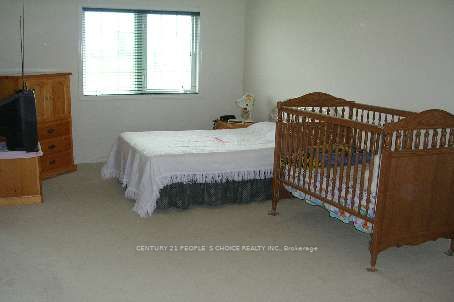 97 Zia Dodda Crescent, Brampton, ON L6P 1J4 photo 5