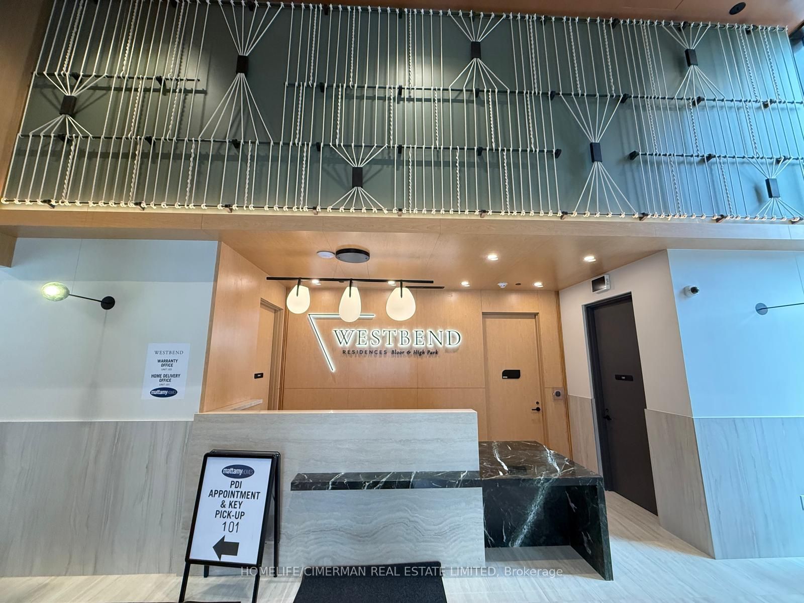 1660 Bloor Street W 810, Toronto, ON M6P 1A8