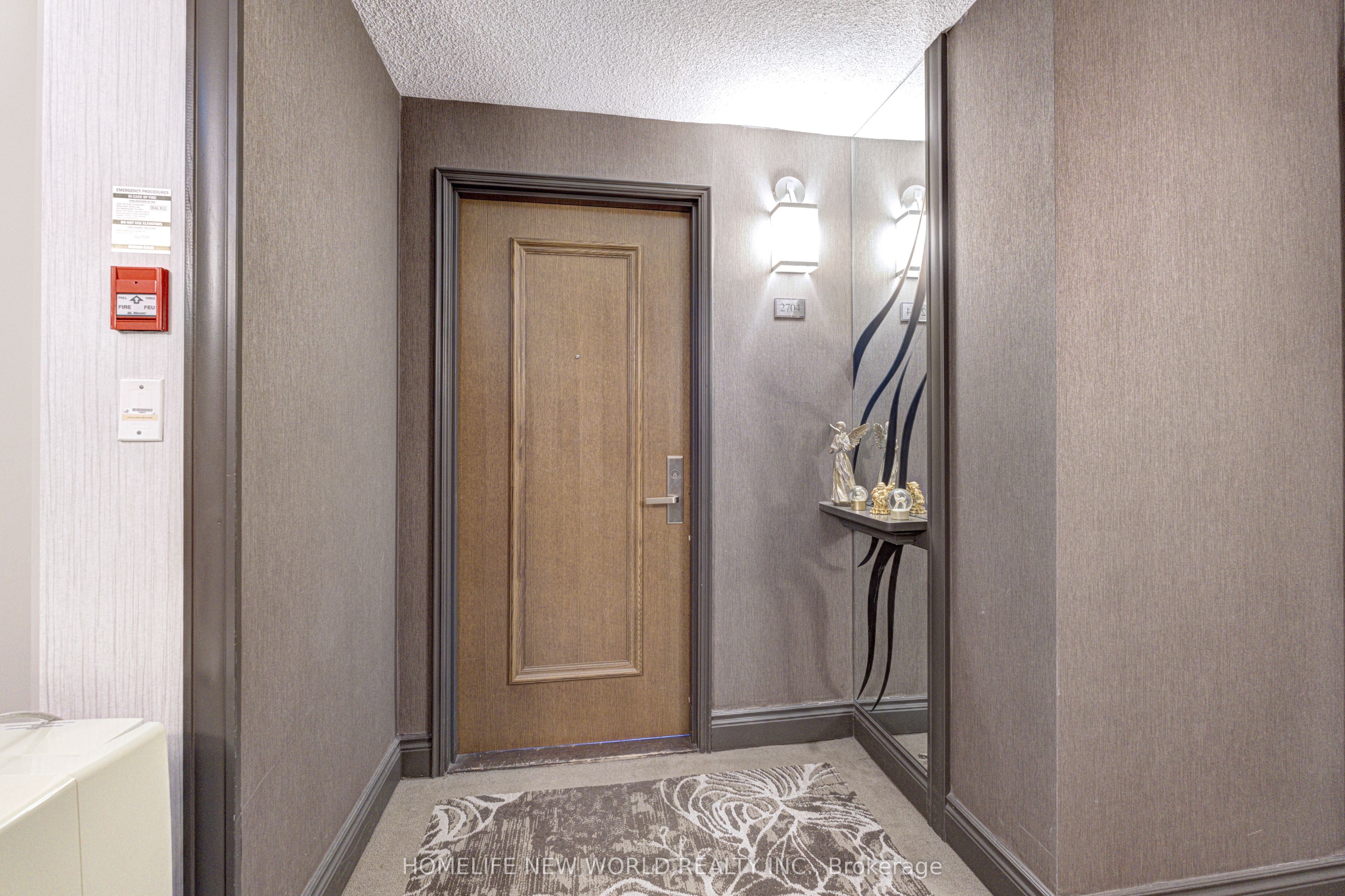 45 Kingsbridge Garden Circle 2704, Mississauga, ON L5R 3K4 photo 3