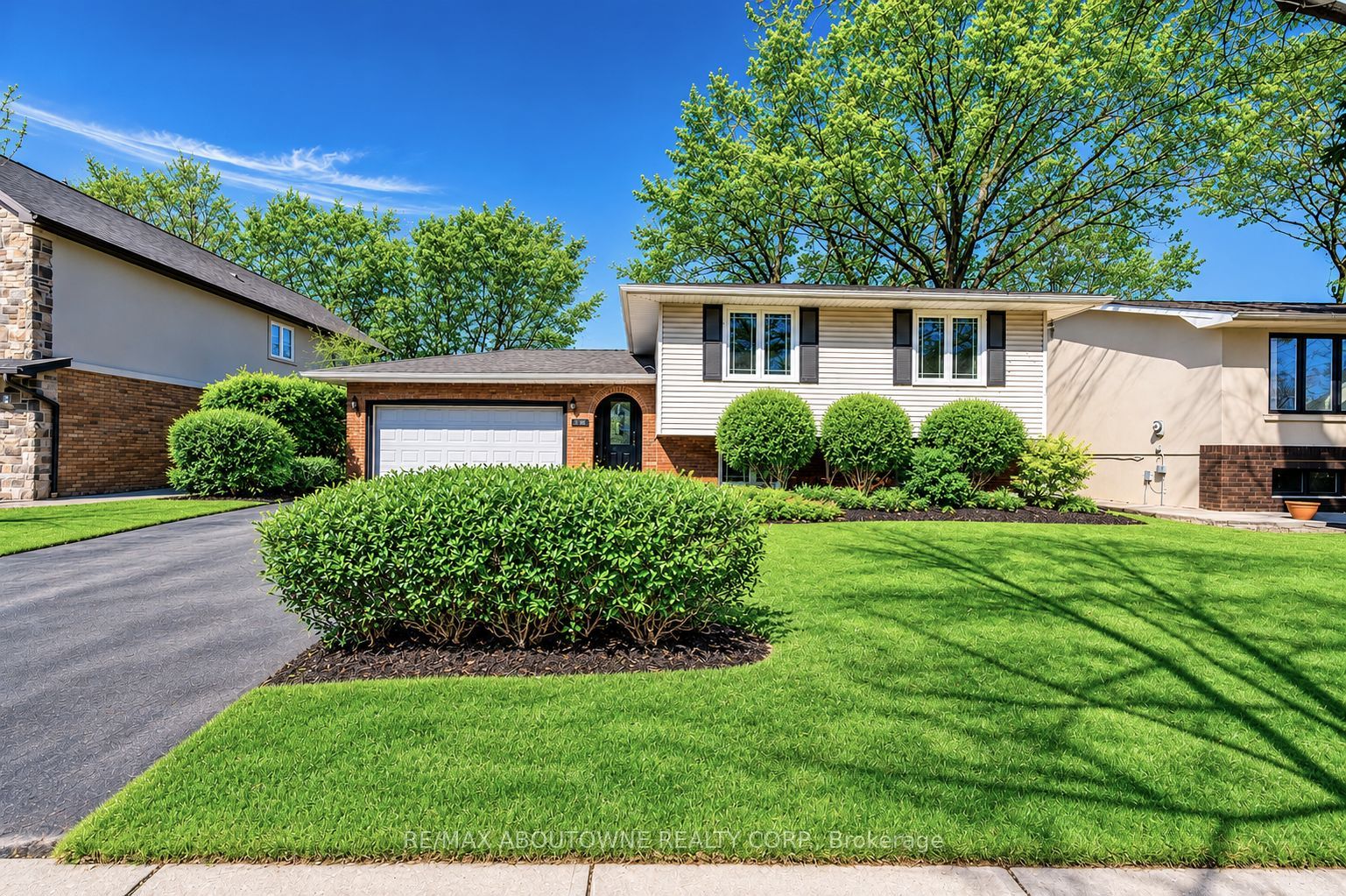 2165 Dunedin Road, Oakville, ON L6J 5V2 photo 2