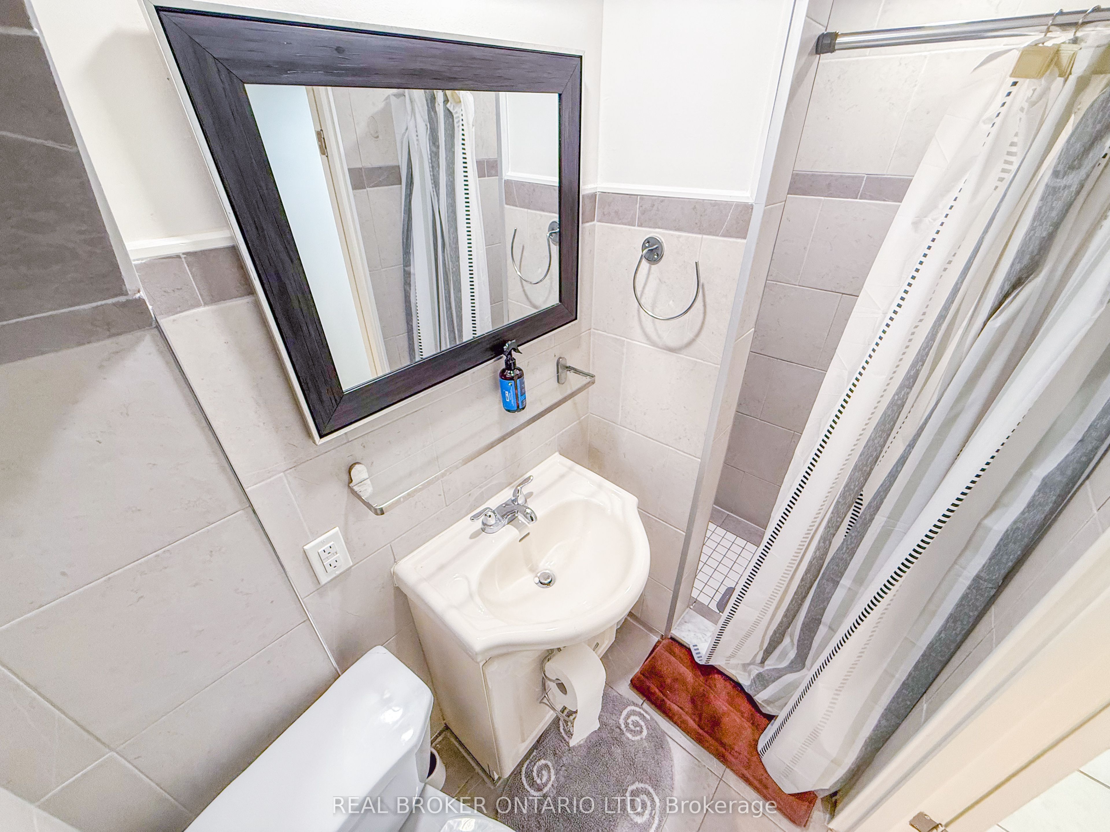 14 Gooch Court Lower Level, Toronto, ON M6S 2N8 photo 5
