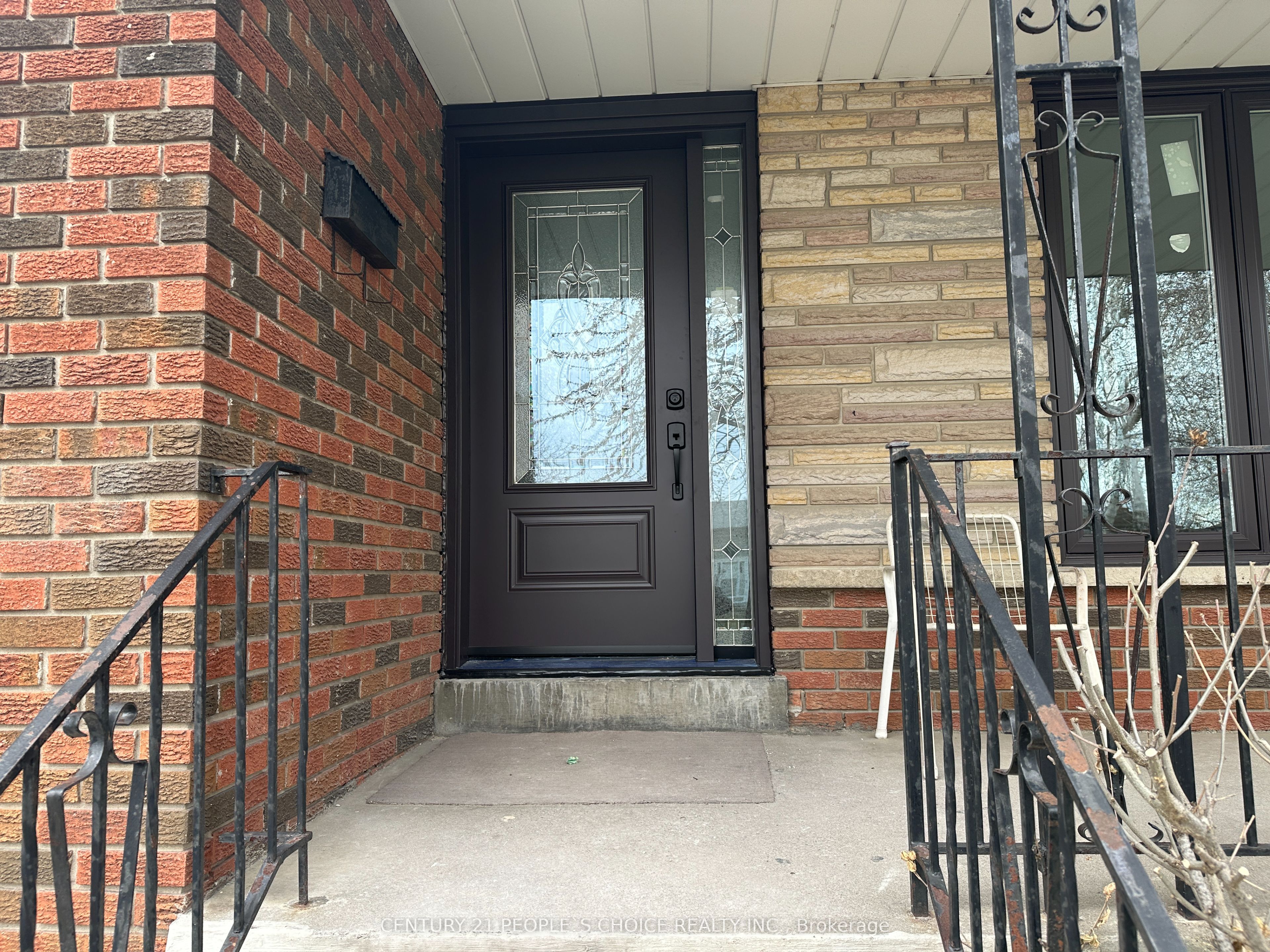 7490 Middleshire Drive, Mississauga, ON L4T 3S2 photo 3